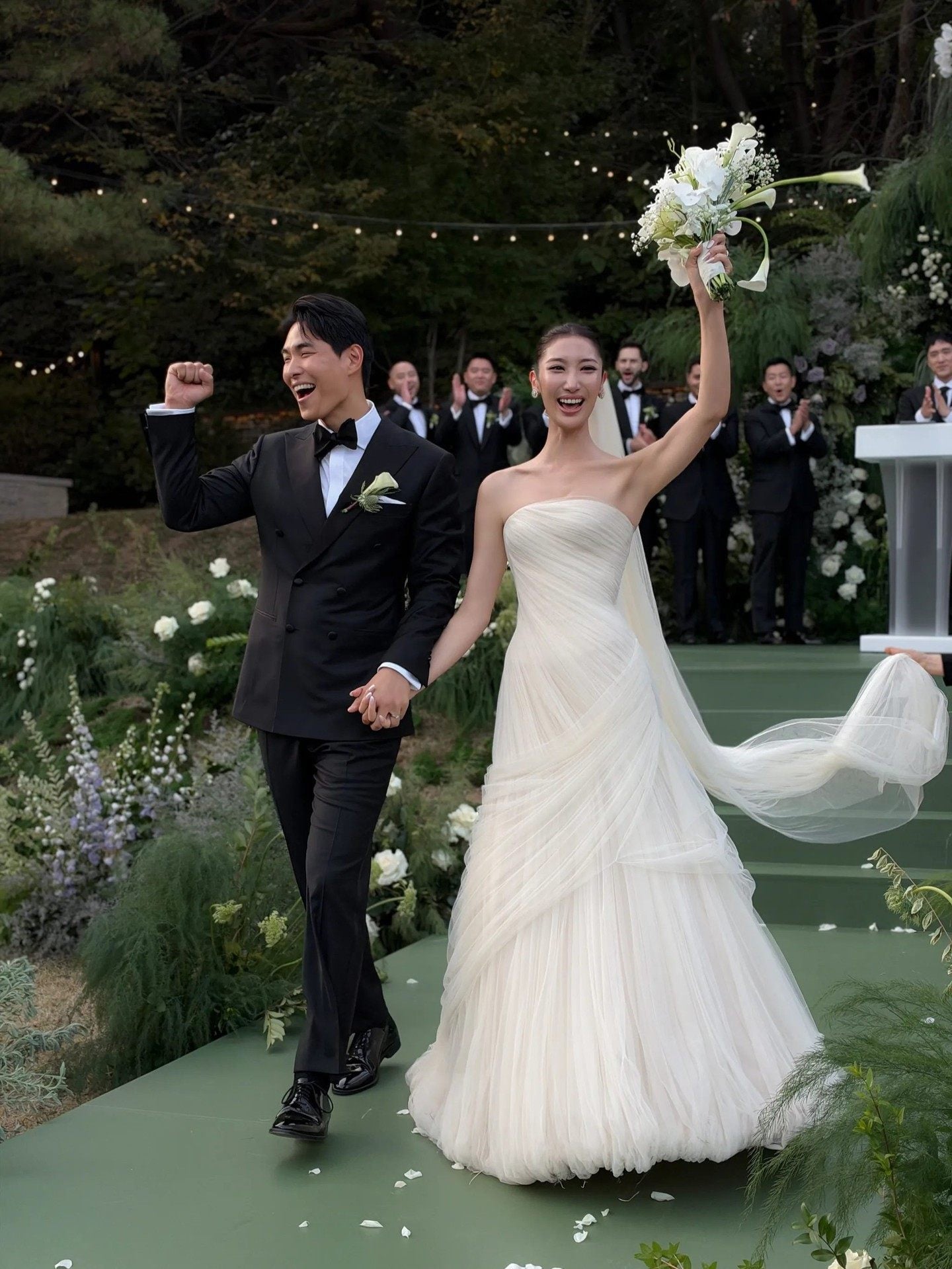 American-South Korean singer and songwriter Ejae (right) just married former music producer Samuel Kim. Photo: @vogueweddings/Instagram