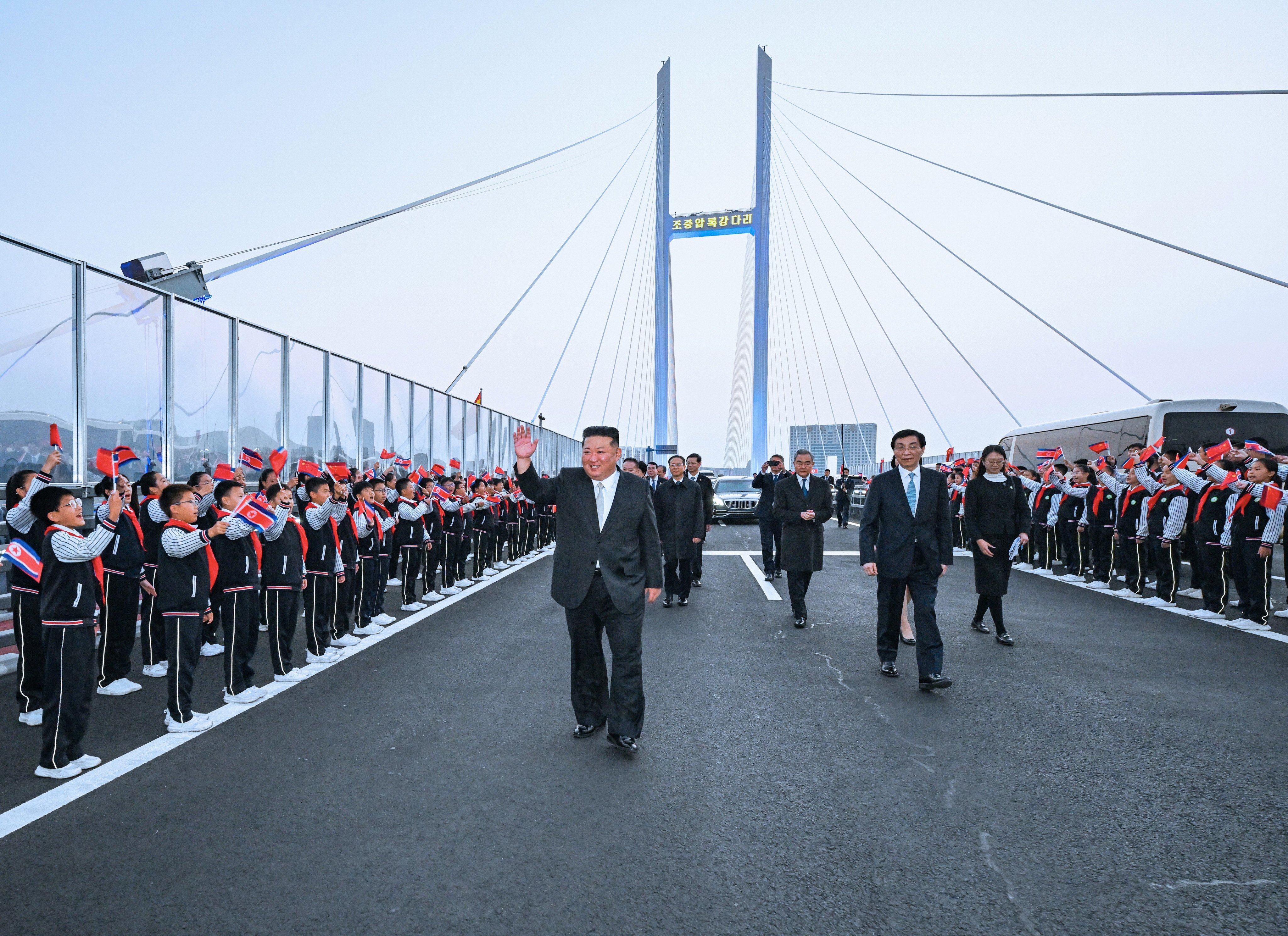 Wang Huning (second right)  sees off Kim Jong-un at the New Yalu River Bridge following the North Korean leader’s visit to Dandong. Foreign Minister Wang Yi (third right) attended all of Saturday’s events. Photo: Xinhua
