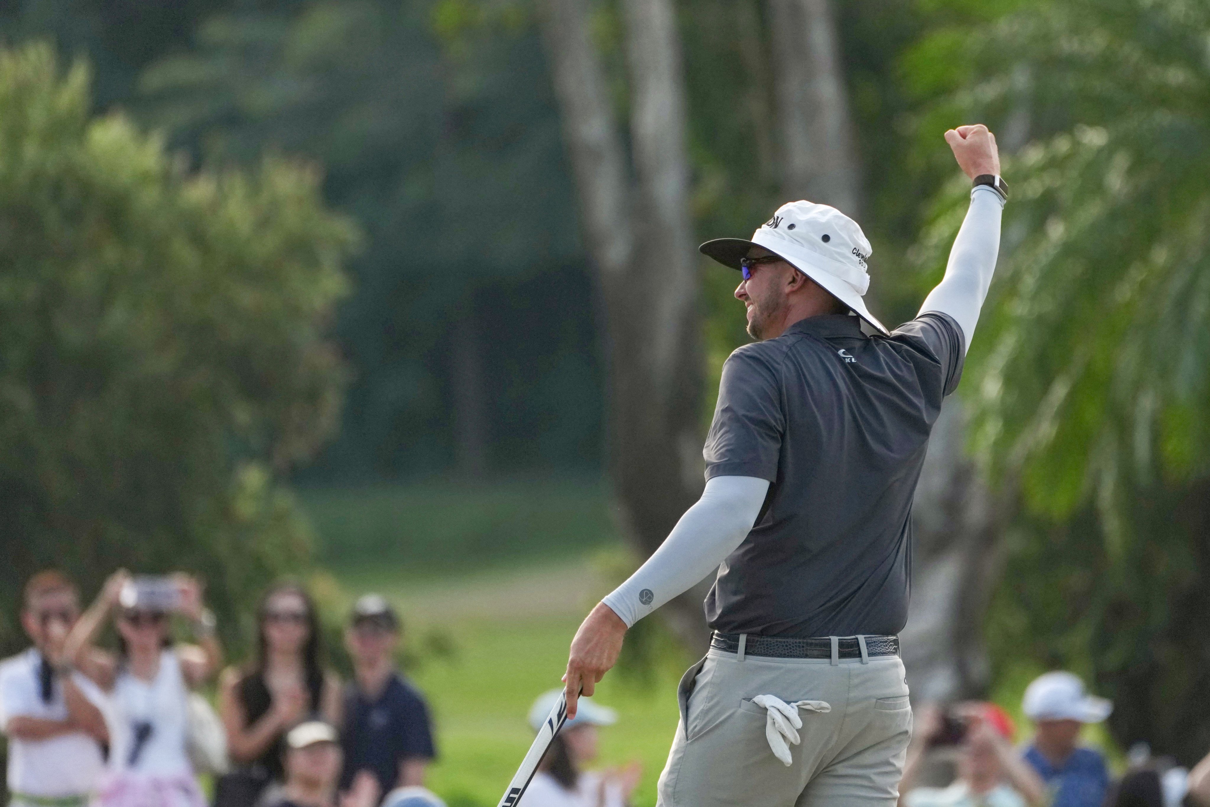 John Catlin raises his fist in celebration after winning the Link Hong Kong Open. Photo: Kit Lai