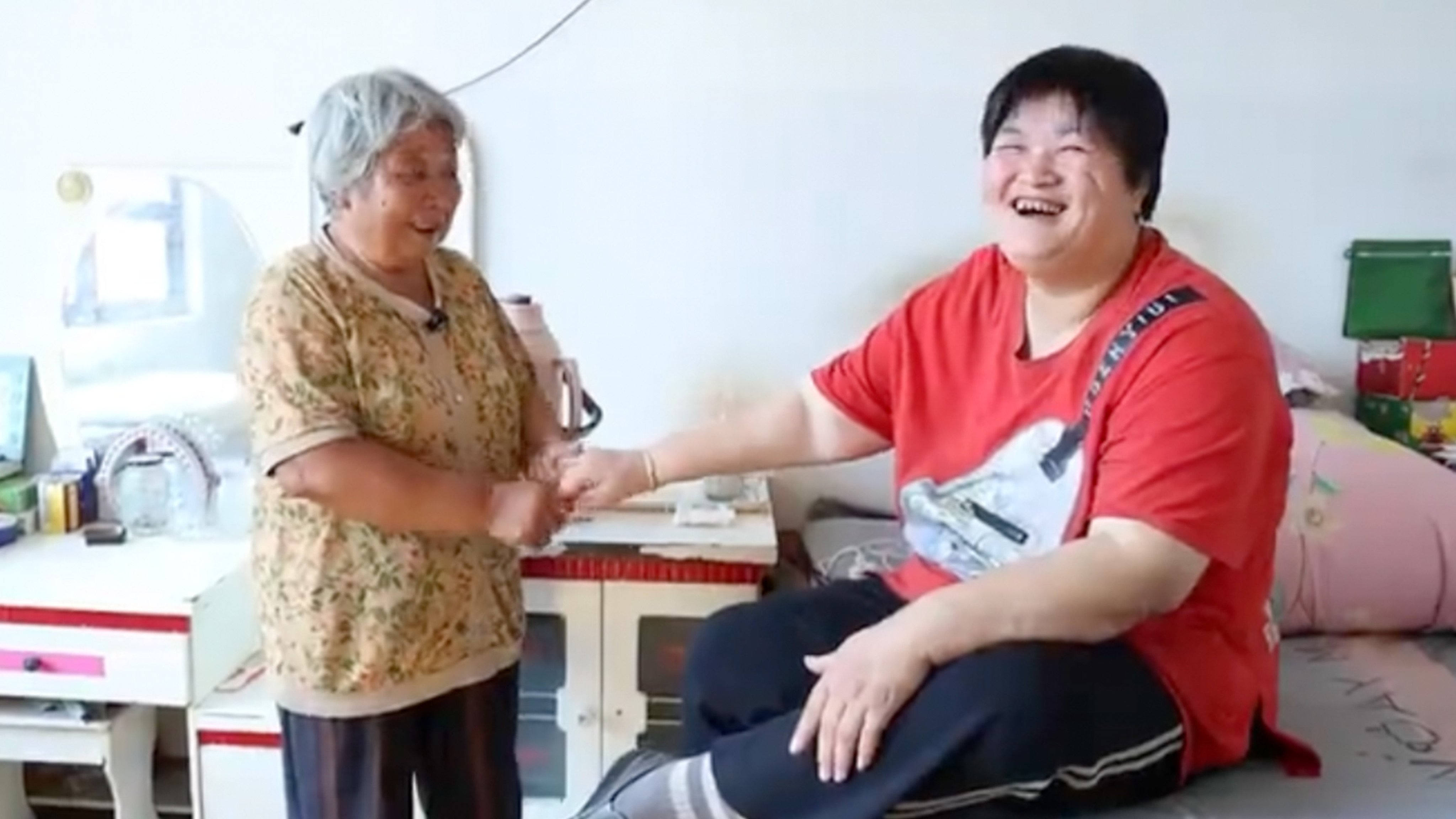 After 17 years of devoted care by her mother-in-law, a woman who was left in a vegetative state following a car accident has remarkably regained her ability to speak and walk. Photo: Douyin