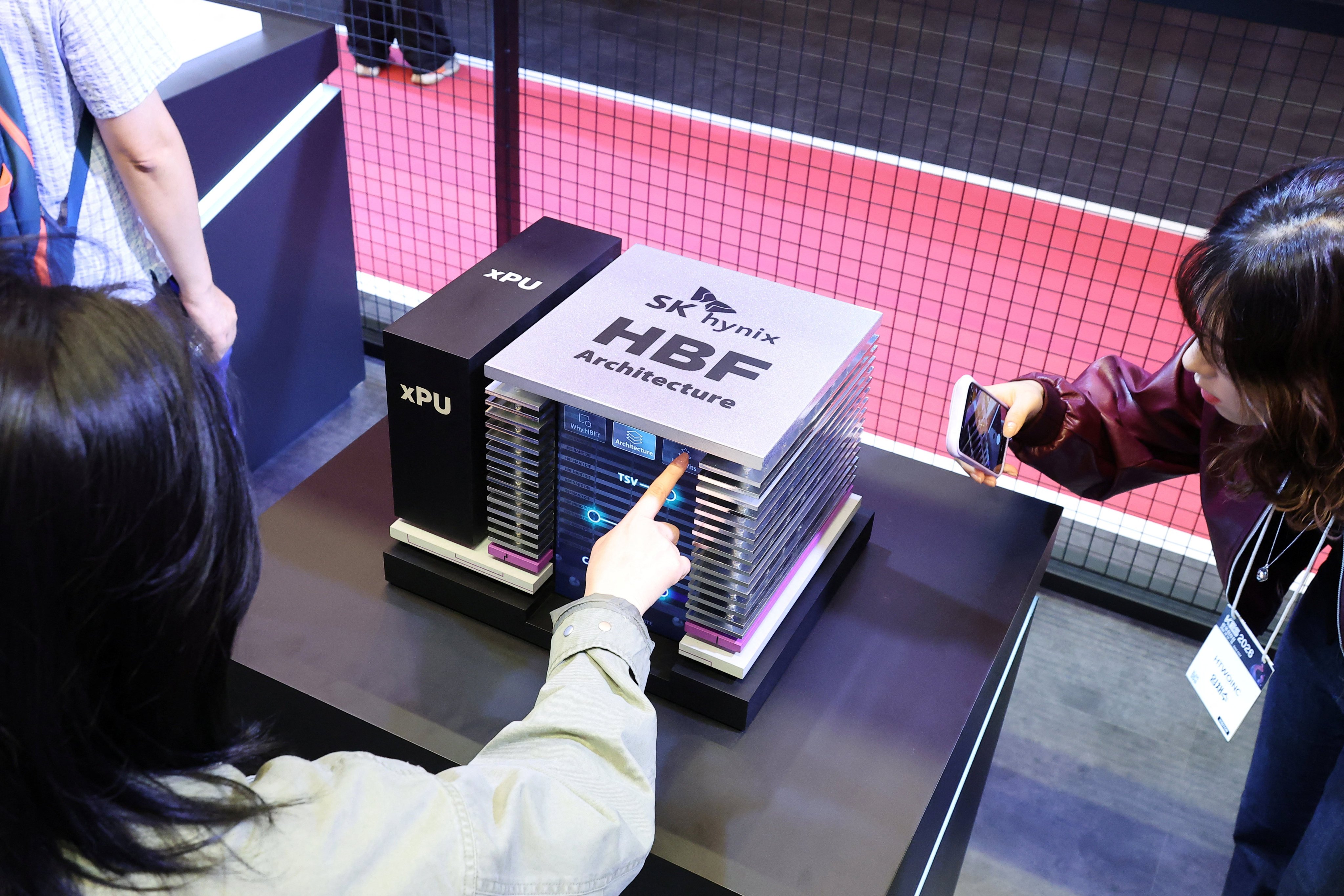 SK Hynix memory products attract attention at the 28th Semiconductor Exhibition held in Seoul on October 16. Photo: Reuters