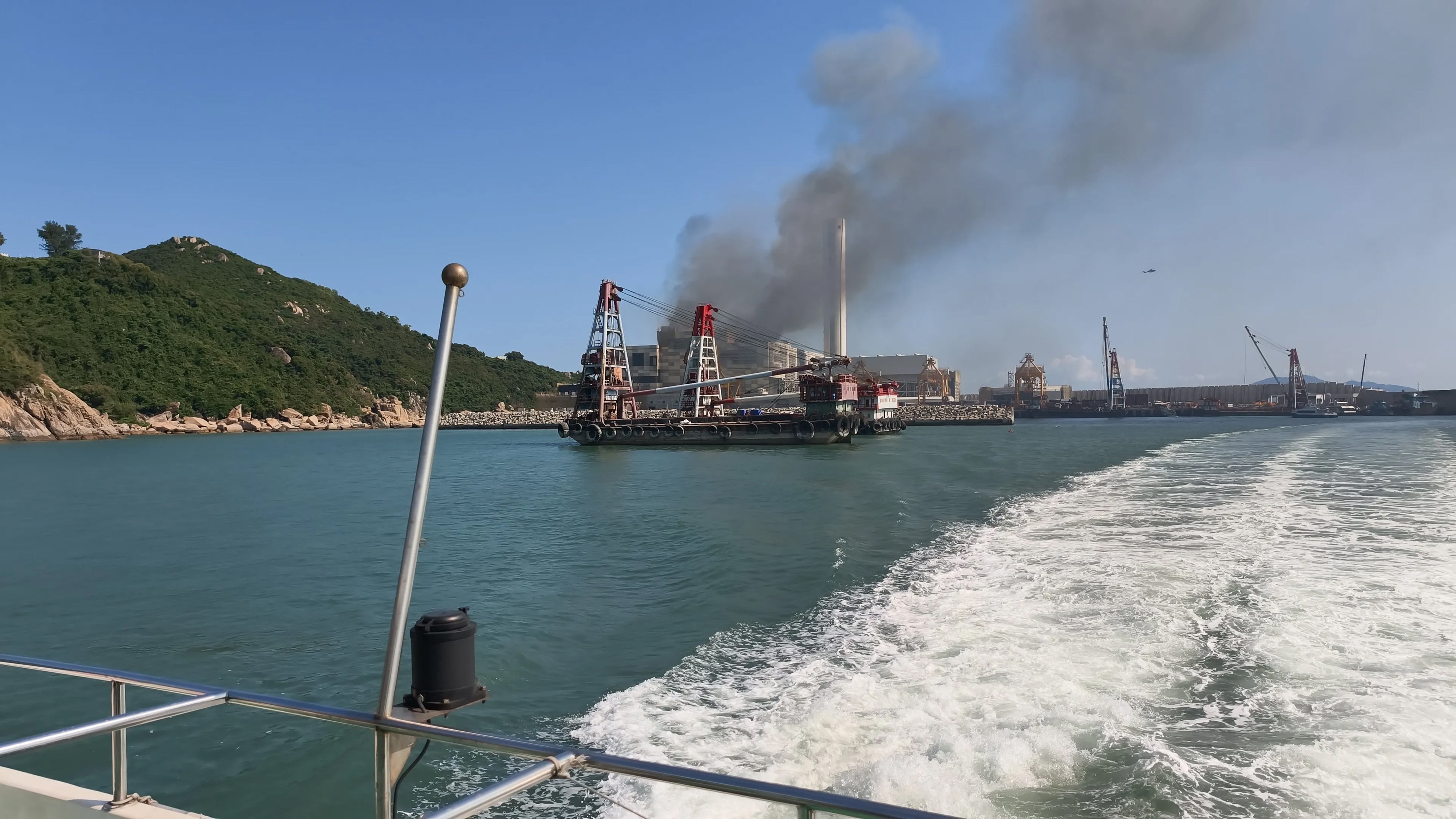The blaze started at 12.43pm at the Integrated Waste Management Facilities Phase I. Photo: Threads/edward.chung_