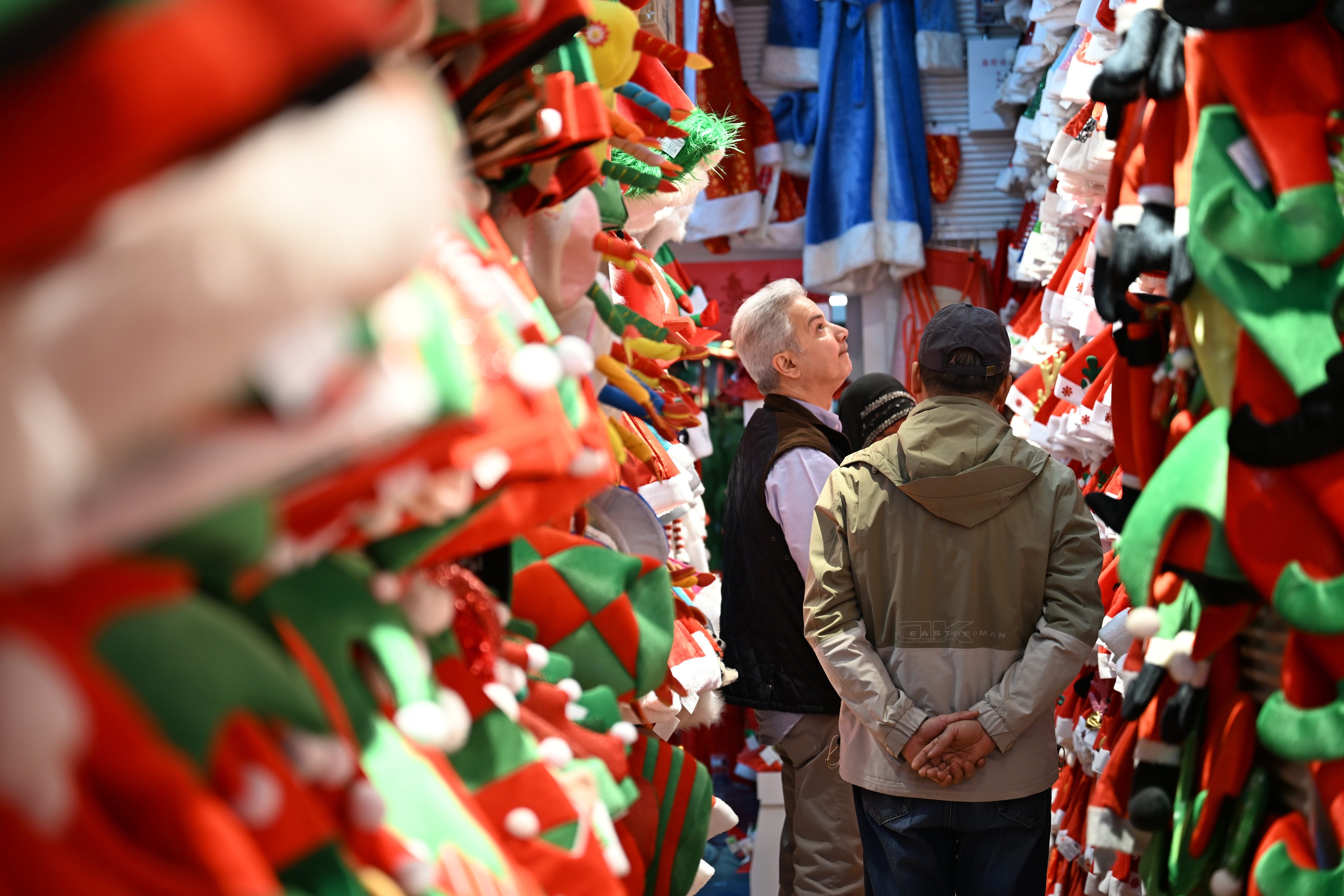 A merchant selects Christmas products at the Yiwu International Trade Market in Yiwu, east China’s Zhejiang province, on December 17. Photo: Xinhua