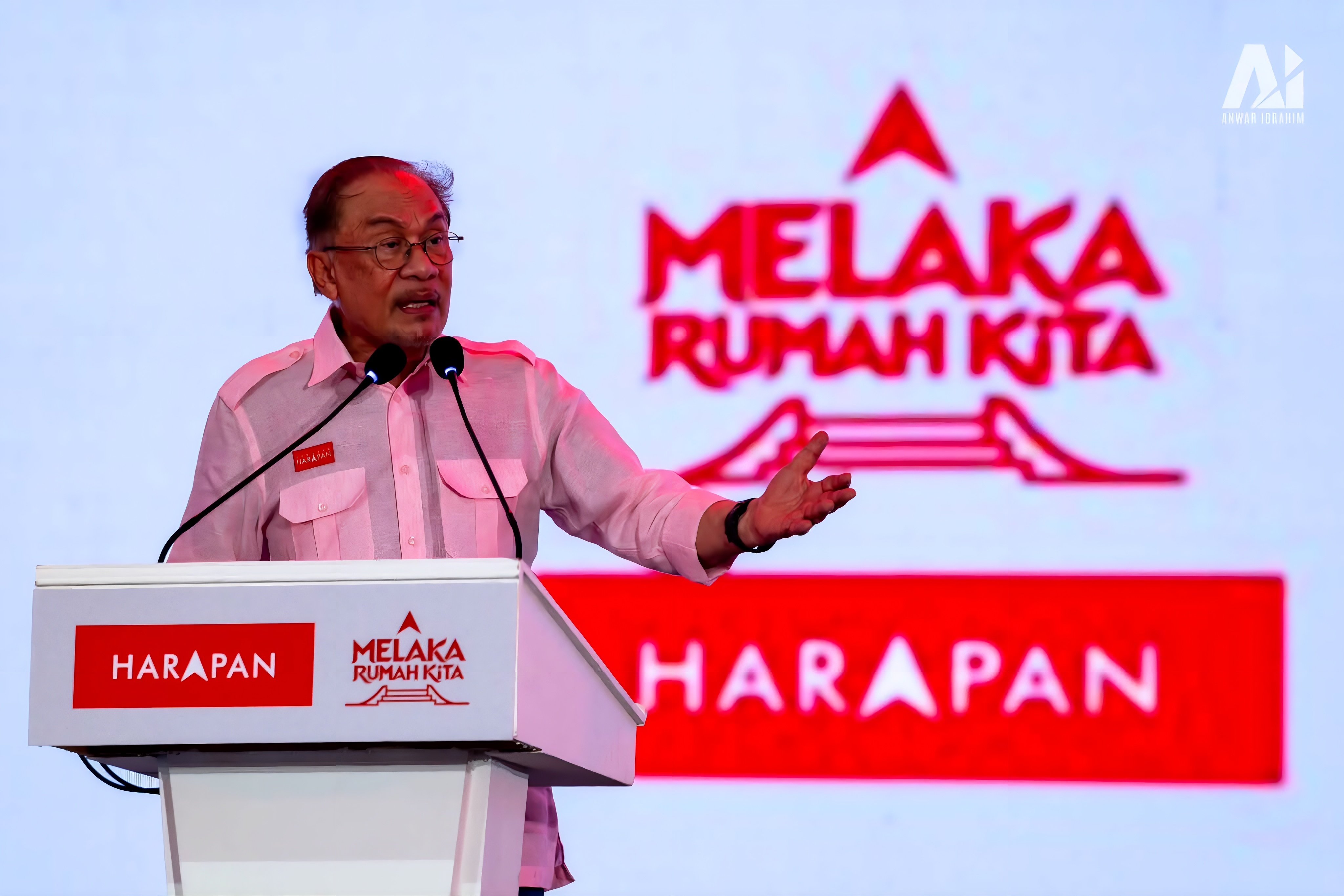 Malaysian Prime Minister Anwar Ibrahim gives a speech on Saturday at a Pakatan Harapan candidate announcement ceremony ahead of next month’s Melaka state election. Photo: Facebook/AnwarIbrahimOfficial