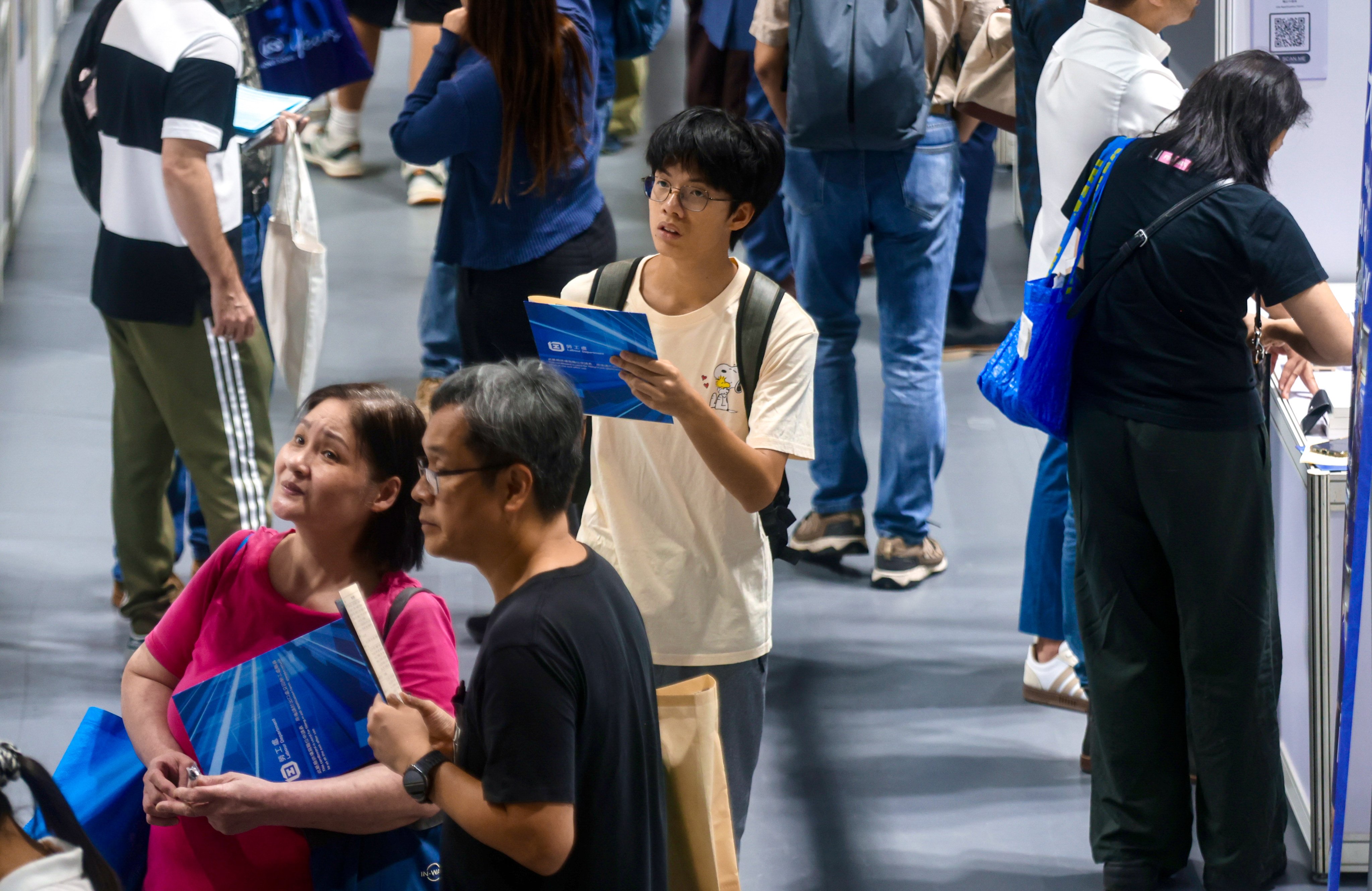 Graduates have been advised to acquire AI skills through their universities or certificate courses. Photo: Jonathan Wong