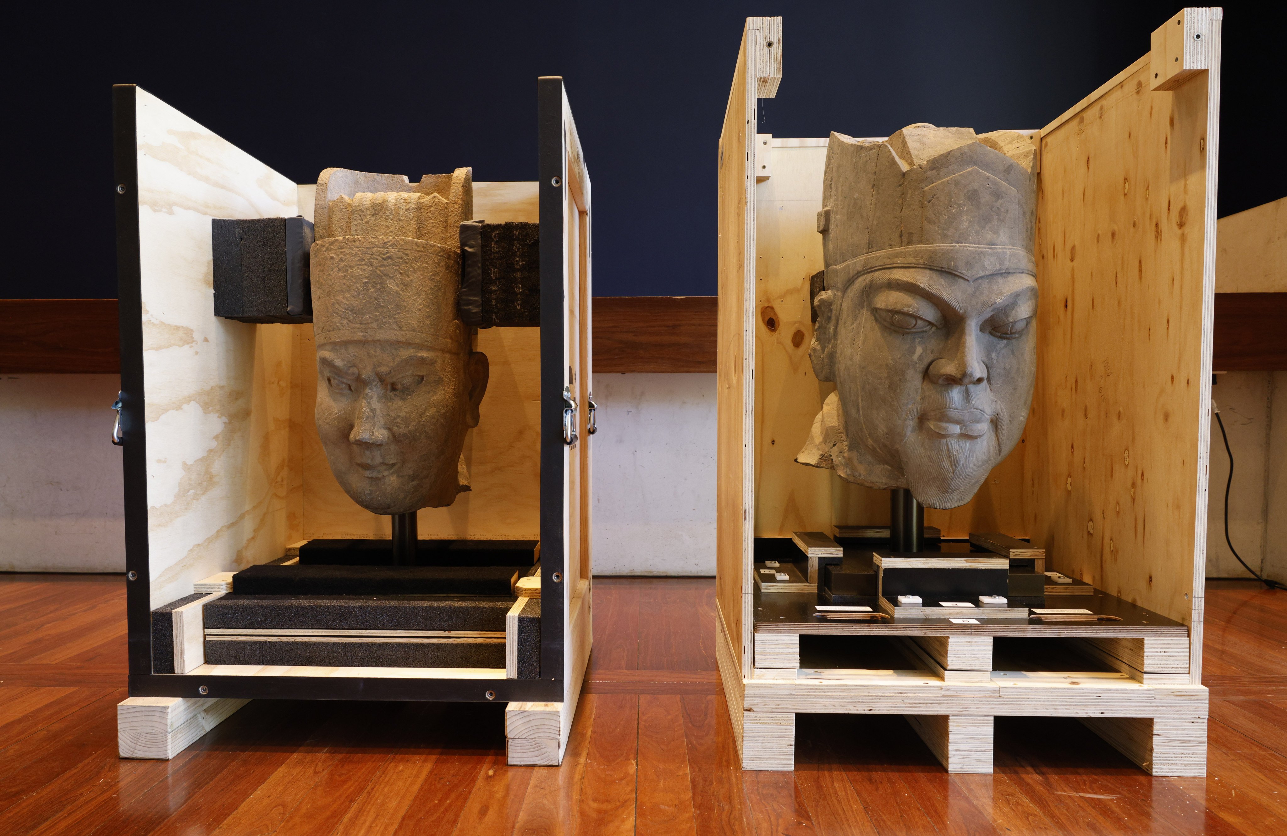 The heads, featuring a military official (left) and civil servant, were given to the Australian gallery in the 1990s. Photo: Xinhua