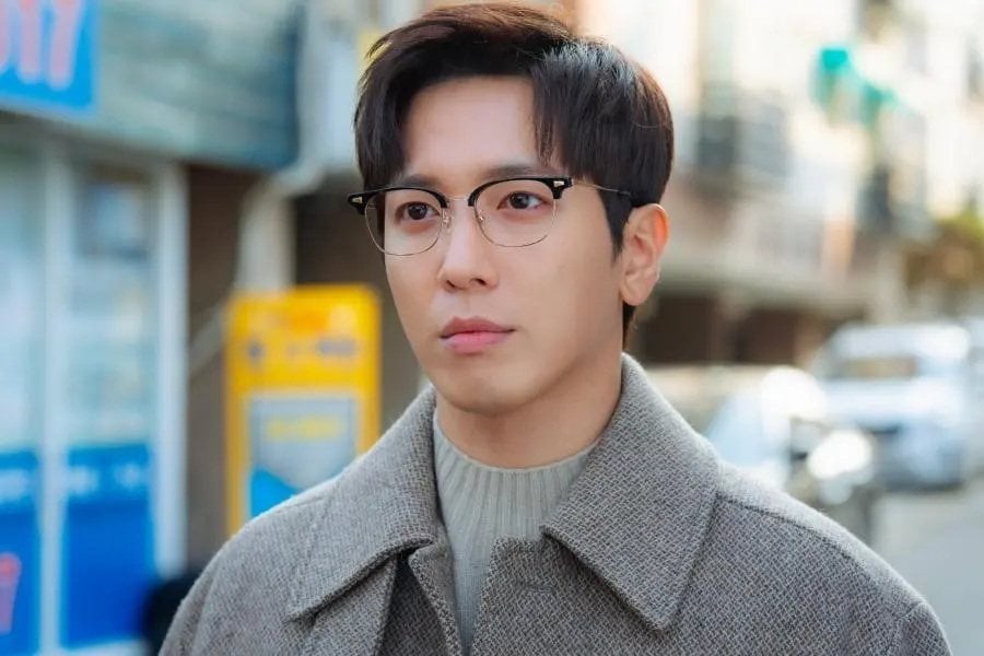 Jung Yong-hwa in a still from Oh! My Guard, a new Korean drama now streaming on Viu. The lead cast also includes Hong Seung-hee, Lee Yi-kyung and Park Yoo-na.