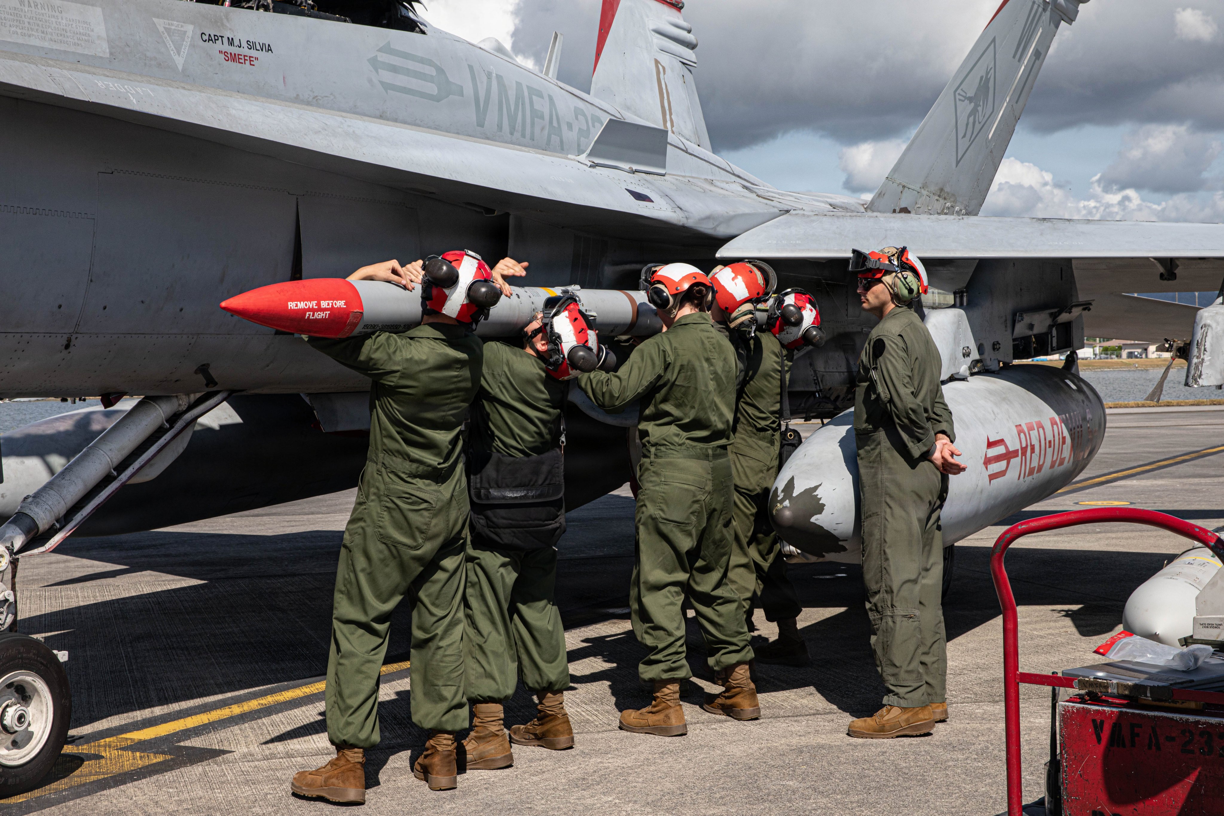 US Marines load an AIM-120 missile onto a jet during an exercise at Marine Corps Air Station Iwakuni, Japan, on August 19. Photo: Handout