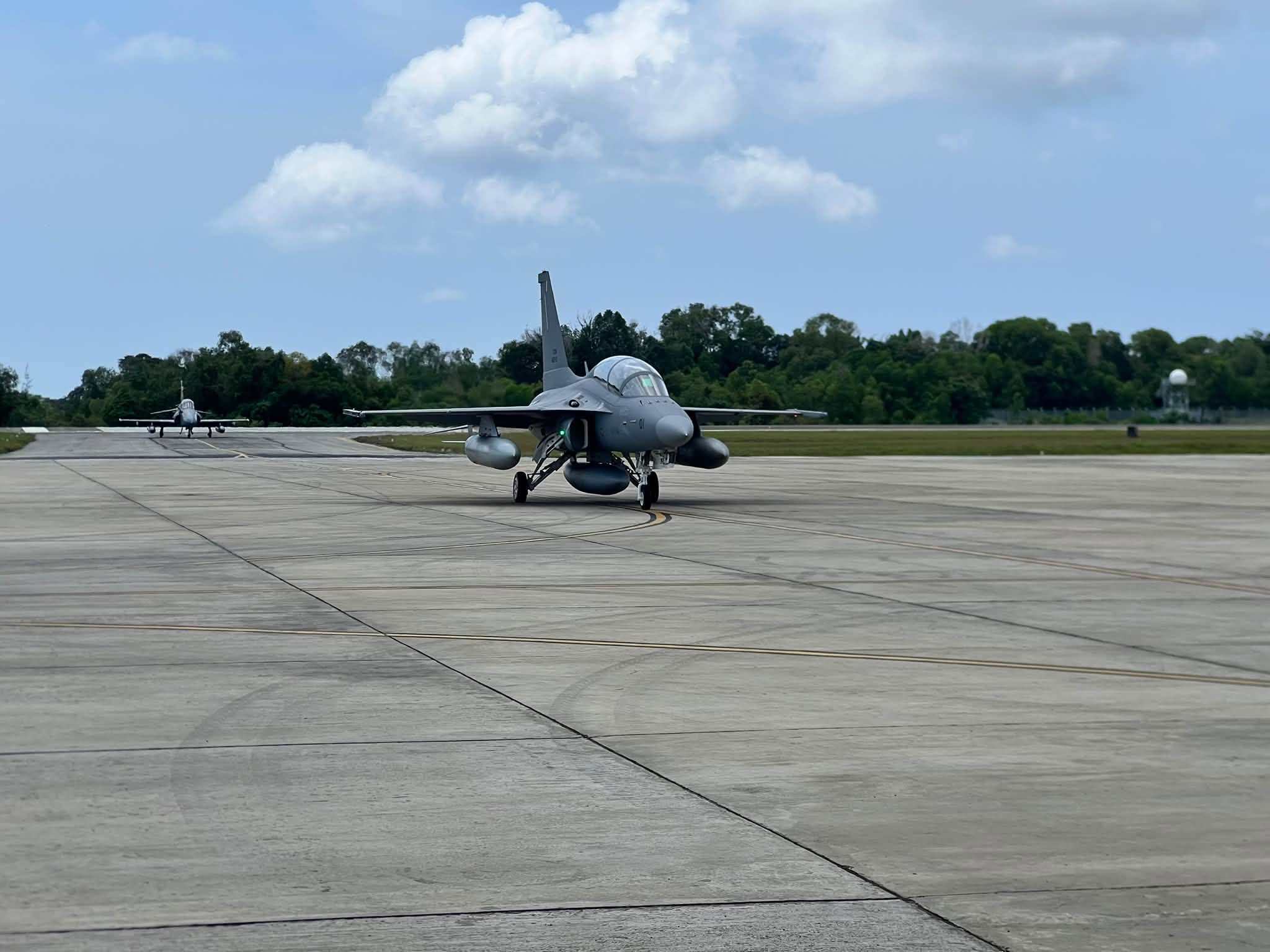 The first FA-50M Block 20 jet arrives at the Labuan air force base on Friday. Photo: Facebook / tudmrasmi