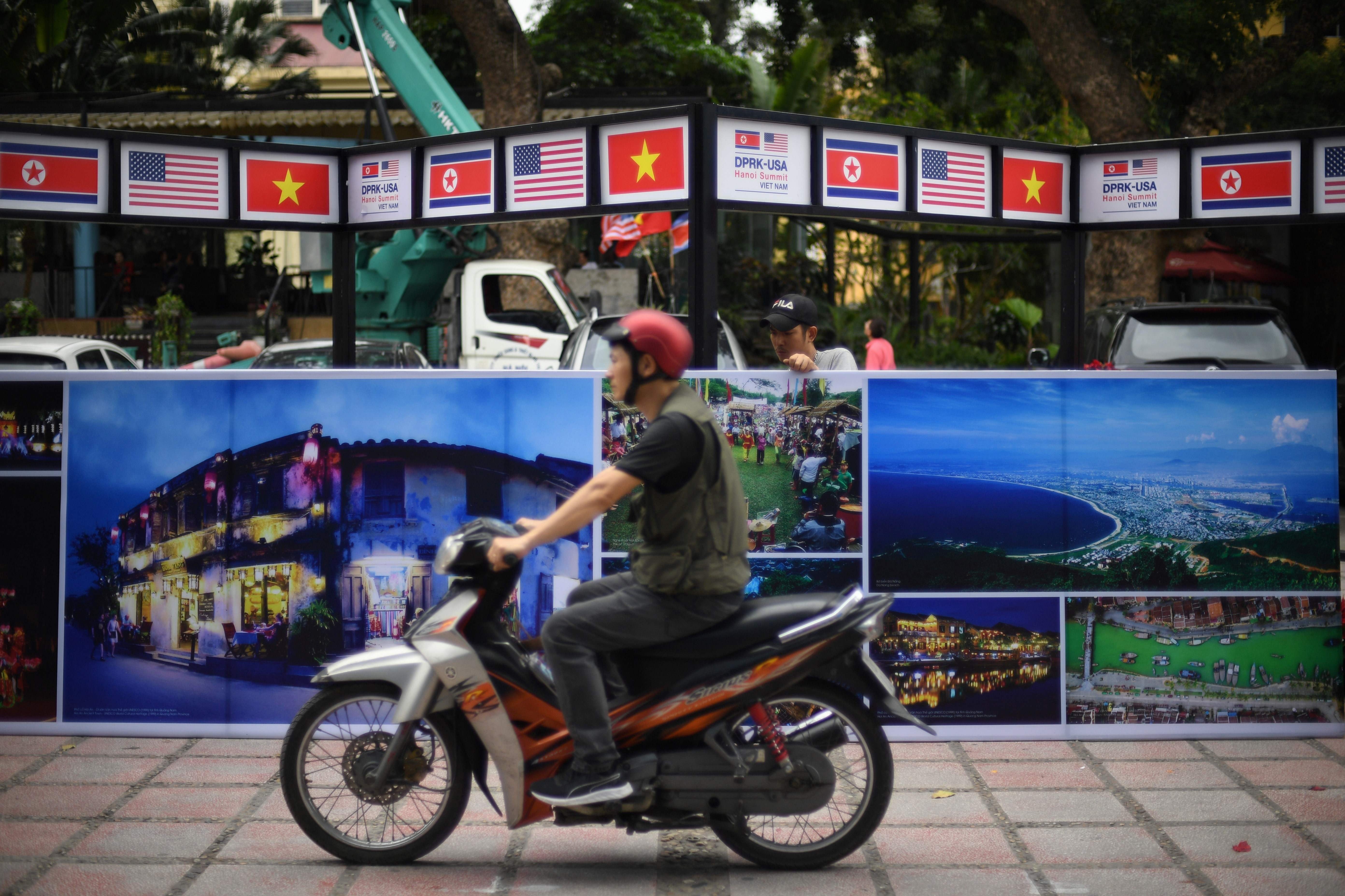 A Vietnamese worker dismantles a billboard in Hanoi on March 2, 2019, two days after the second US-North Korea summit between US President Donald Trump and North Korea’s leader Kim Jong-un. Photo: AFP
