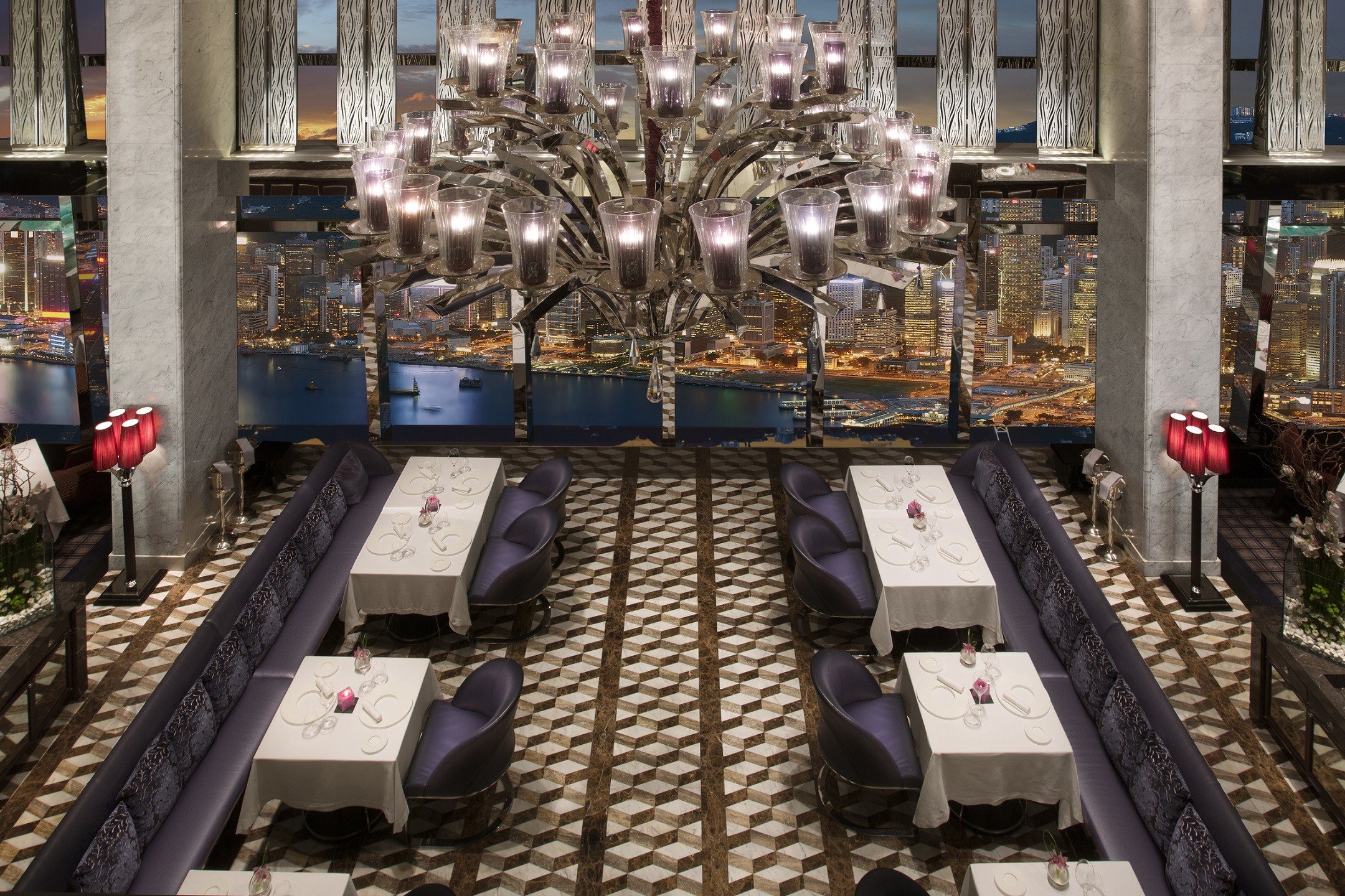 Tosca boasts magnificent decor, with large chandeliers and water fountain sculptures.