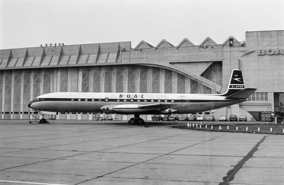 A De Havilland Comet 4, owned by BOAC, at London’s Heathrow Airport in 1959. Exact date unknown. Photo: Alamy/World Image Archive