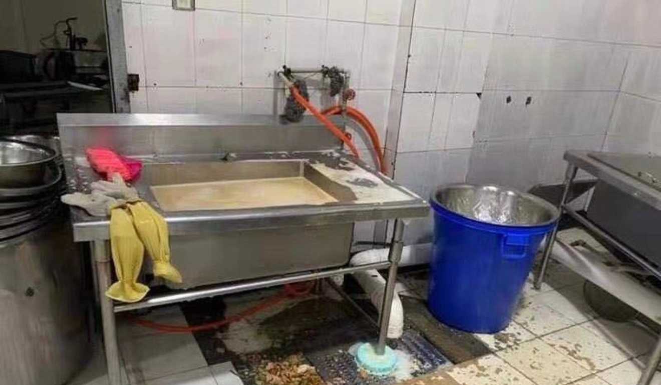 Another picture apparently taken inside the school canteen in Chengdu. Photo: Weibo