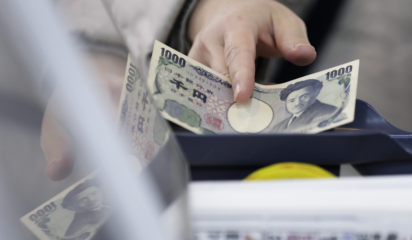 A customer places a 1,000 yen banknote on a checkout counter while making a purchase. Photo: Bloomberg