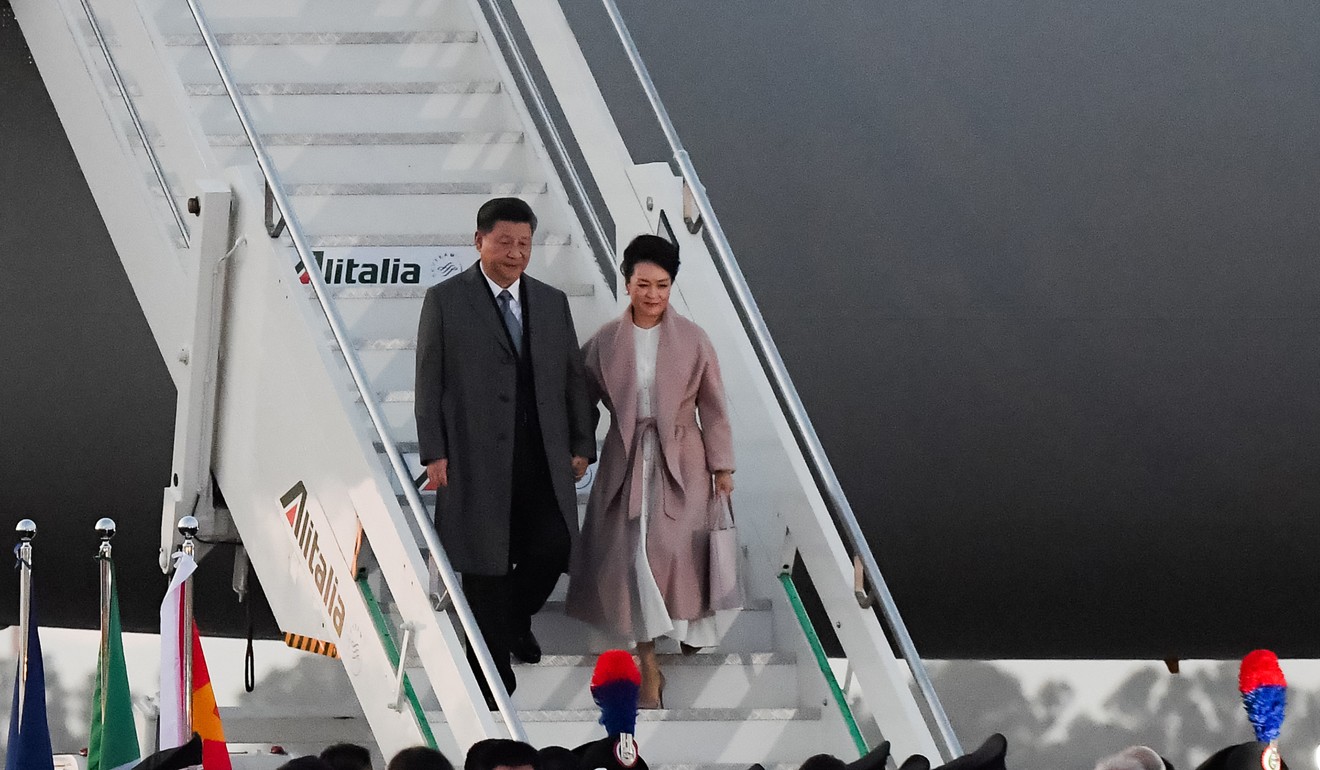 Chinese President Xi Jinping and his wife Peng Liyuan land at Rome's Fiumicino airport for a two-day visit to Italy. Photo: AFP