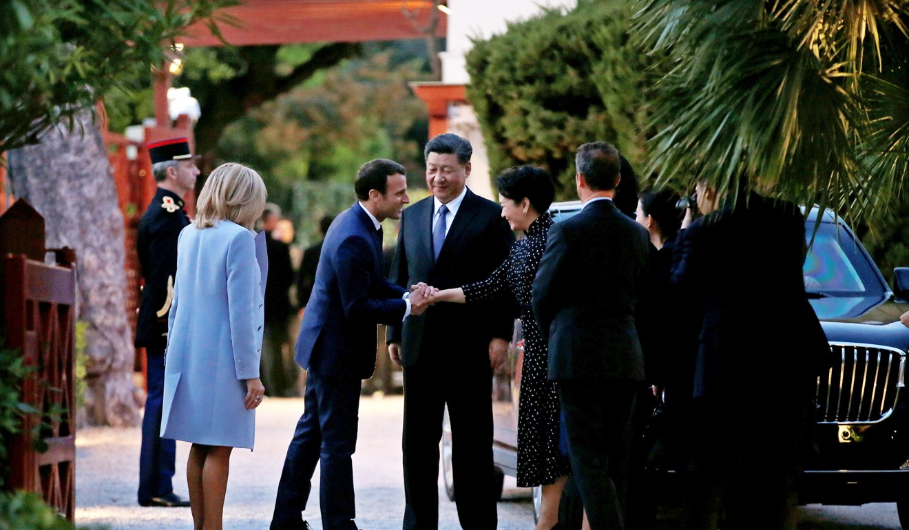 Macron greeting Xi and his wife as they arrived at Beaulieu-sur-Mer on Sunday. Photo: EPA-EFE
