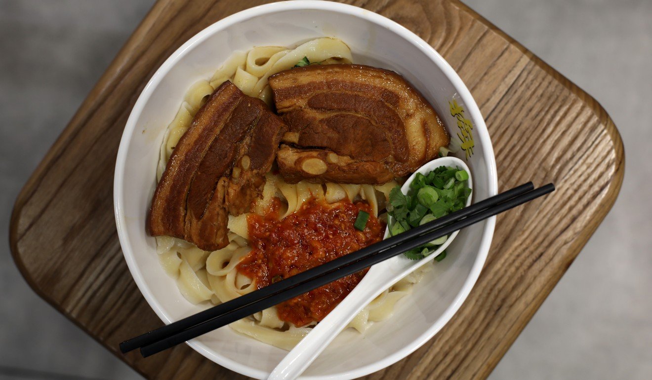 Hot mixed sliced noodles with stewed pork belly at Shi Wei. Photo: Xiaomei Chen