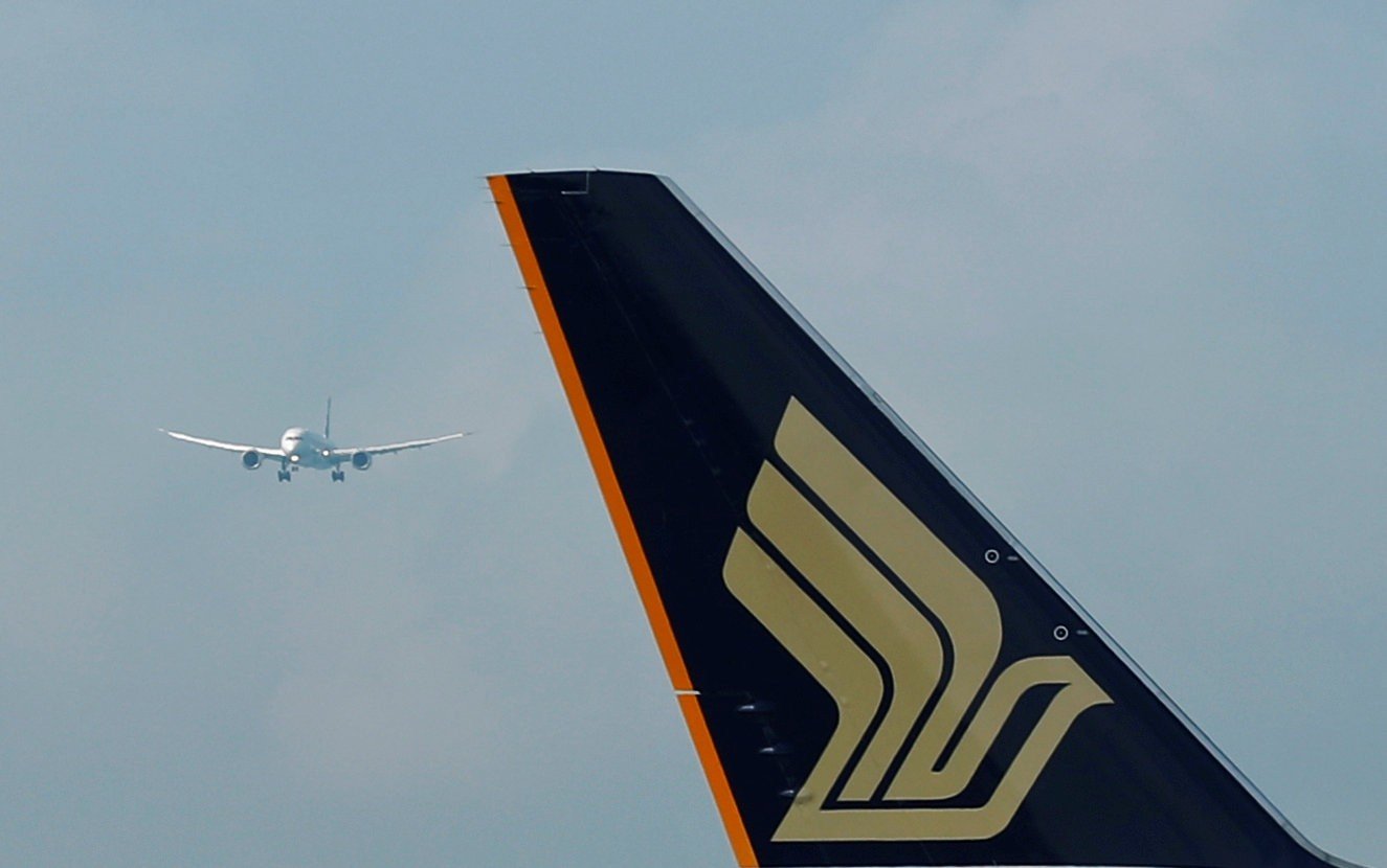 Singapore Airlines’ first Boeing 787-10 Dreamliner prepares to land at Changi Airport on March 28, 2018. After Flight SQ423 left Mumbai on March 25, 2019, the airline received a call claiming that there was a bomb on board. Photo: Reuters