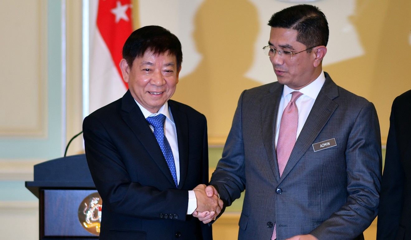 Singapore’s transport minister Khaw Boon Wan (left) shaking hands with Malaysia’s economic affairs minister Mohamed Azmin Ali in Putrajaya in September 2018. Photo: AFP