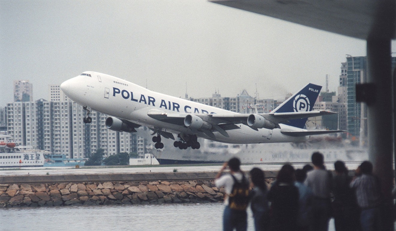 A cargo plane lands at Kai Tak in June 1998. Photo: Birdy Chu