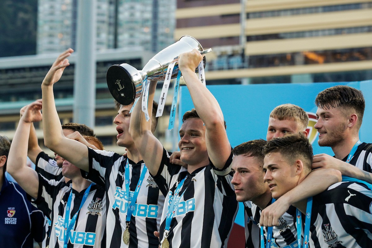 Newcastle United celebrate winning the Main Tournament Cup Final at the HKFC Citi Soccer Sevens 2018. Photo: Yu Chun Christopher Wong/Power Sport Images