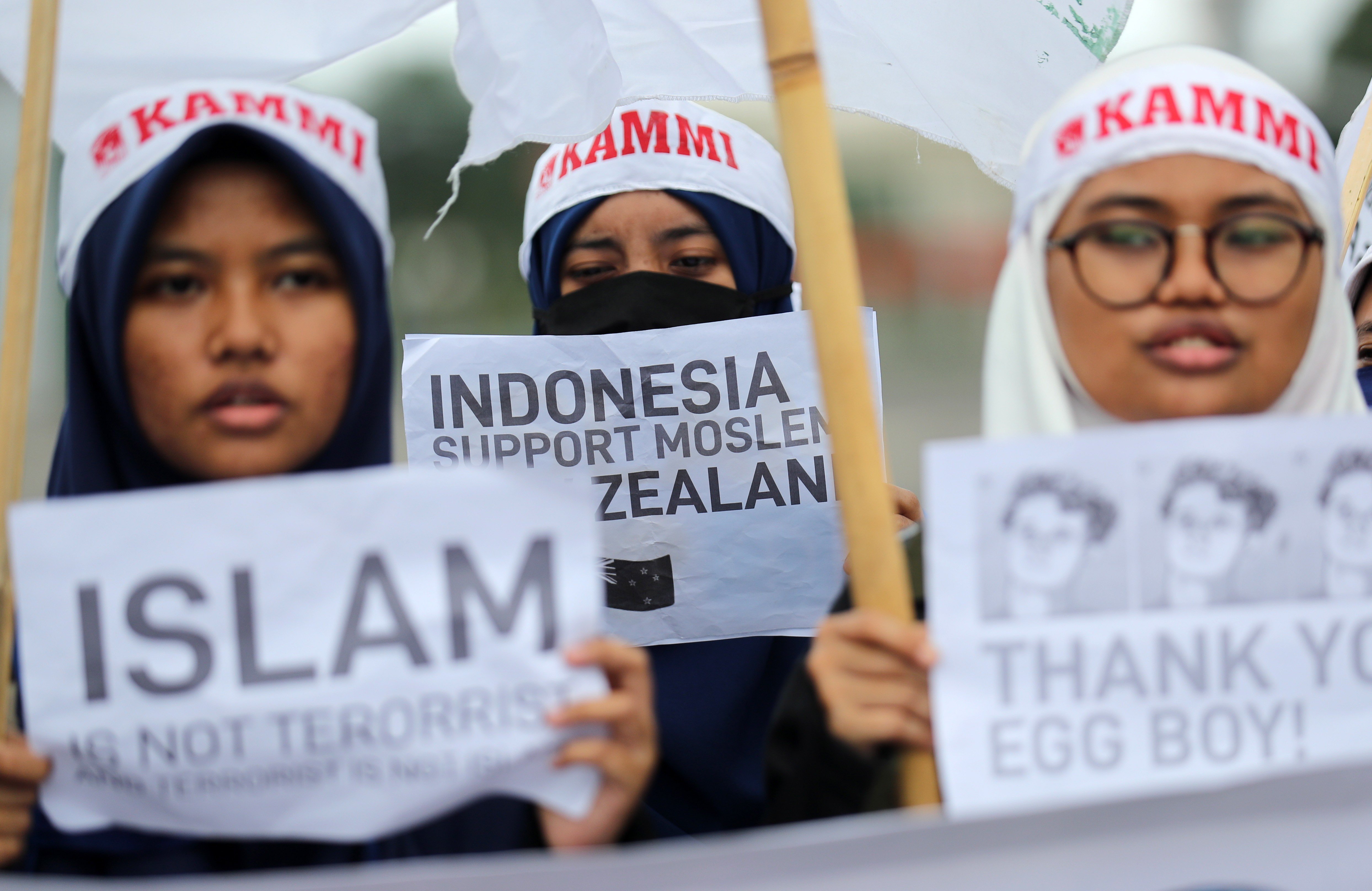 Indonesian Muslim students show their support for victims of the mosque shootings in New Zealand. Photo: EPA-EFE/Bagus Indahono