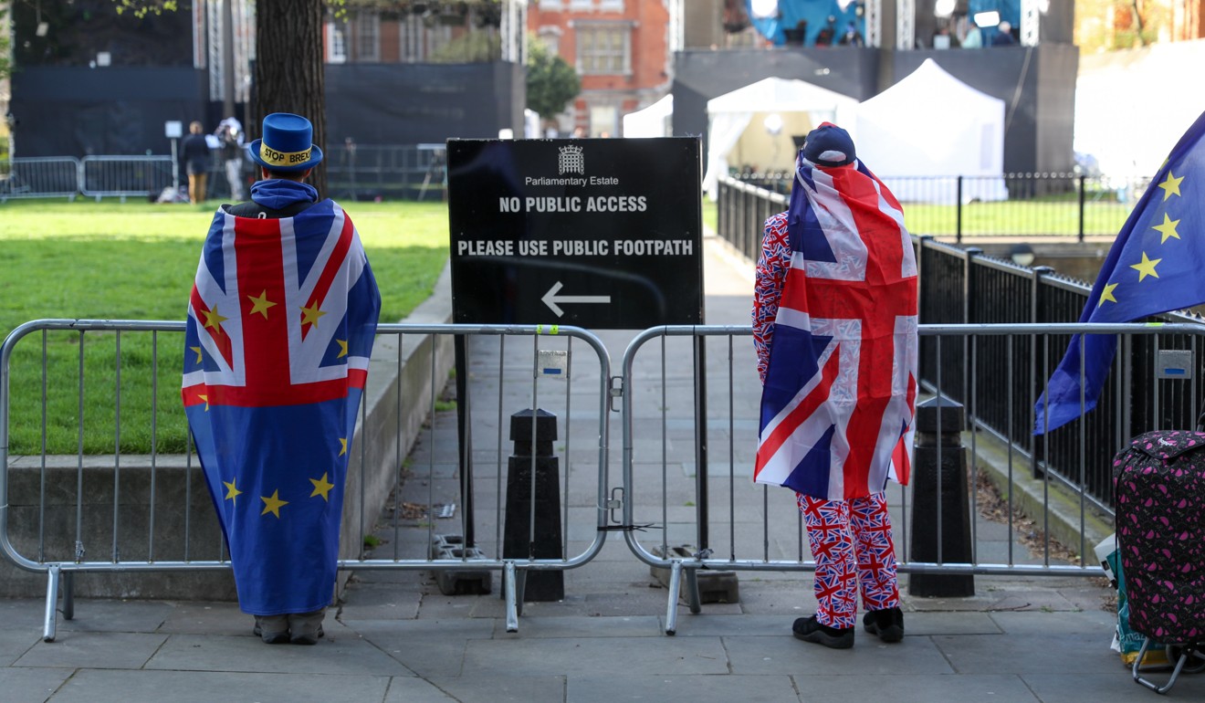 Anti-Brexit activist Steve Bray (left) stands next to a pro-Brexit campaigner outside the Houses of Parliament in London on Thursday, April 11, 2019. Photo: Bloomberg