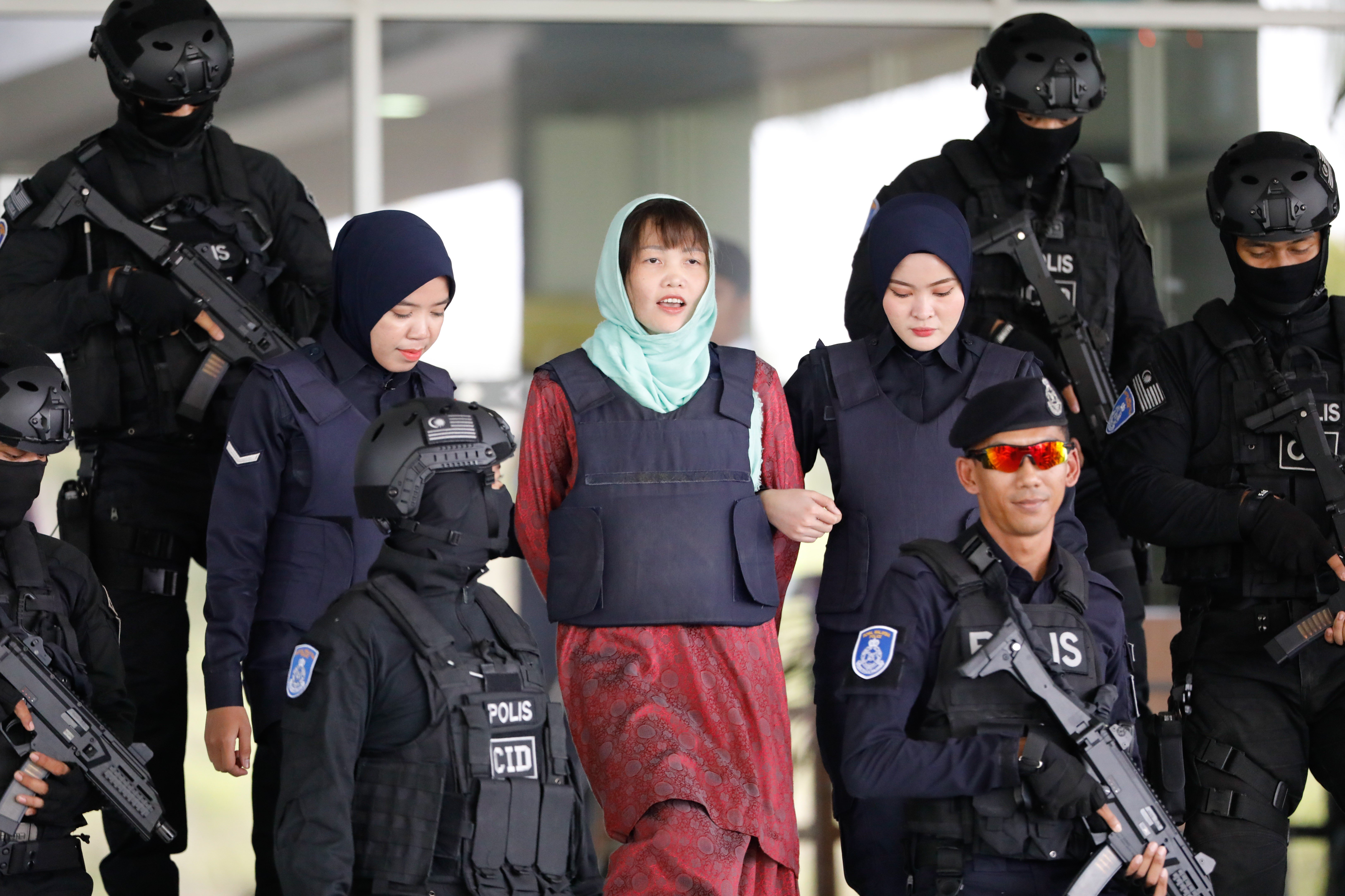 Doan Thi Huong being escorted by police from a court in Shah Alam, Malaysia on April 1, 2019. Photo: Xinhua