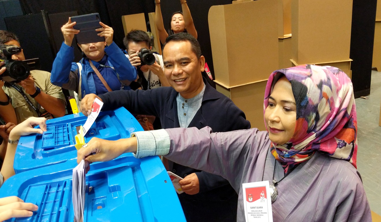 Indonesian consul general Tri Tharyat casts his ballot with his wife on Sunday morning. Photo: Sum Lok-kei
