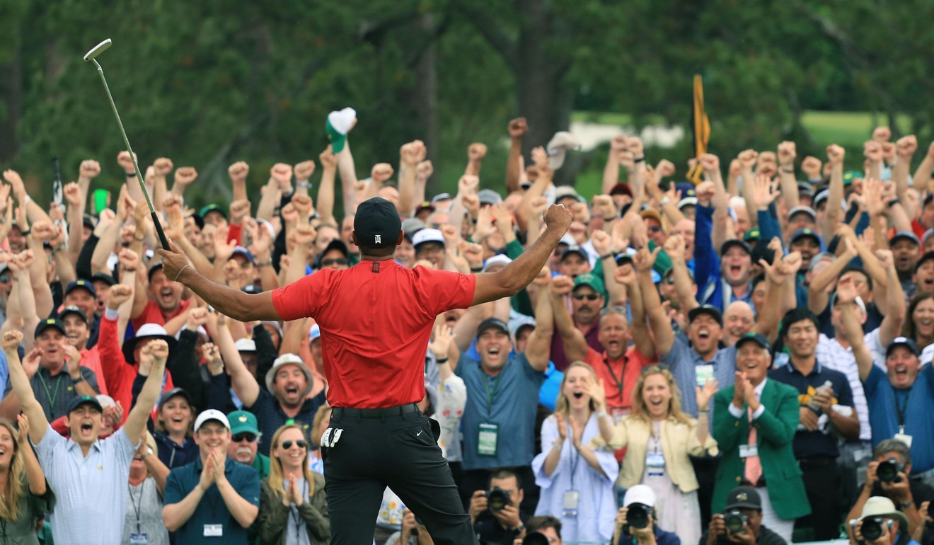 The crowd reacts as Tiger Woods captures a fifth Masters title. Photo: Kyodo
