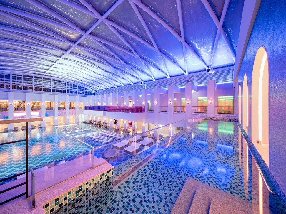 Hồ bơi vô cực trong nhà tại Cimer tại Paradise City Hotel and Resort ở Incheon.