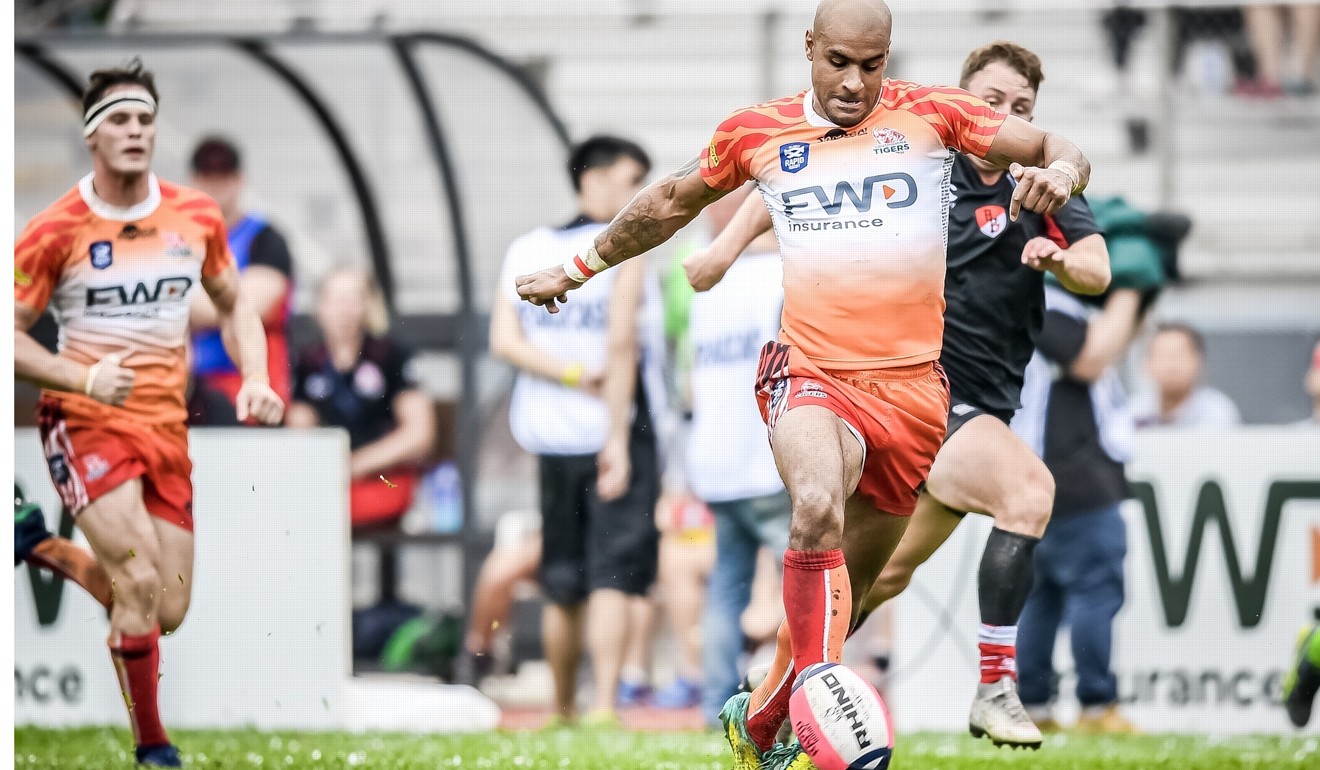 Tom Varndell tries the grubber against Asia Pacific Dragons.