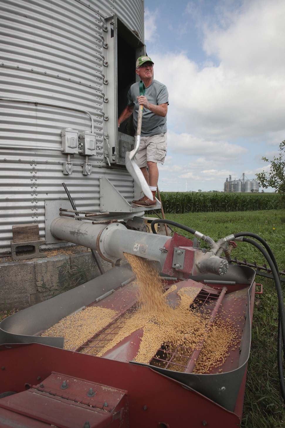 Farmer John Duffy loads soybeans from his grain bin onto a truck in June 2018 in Dwight, Illinois. Chinese retaliatory tariffs targeted the US agricultural industry, restricting US farmers’ access to their top soybean market. Photo: Getty Images/AFP