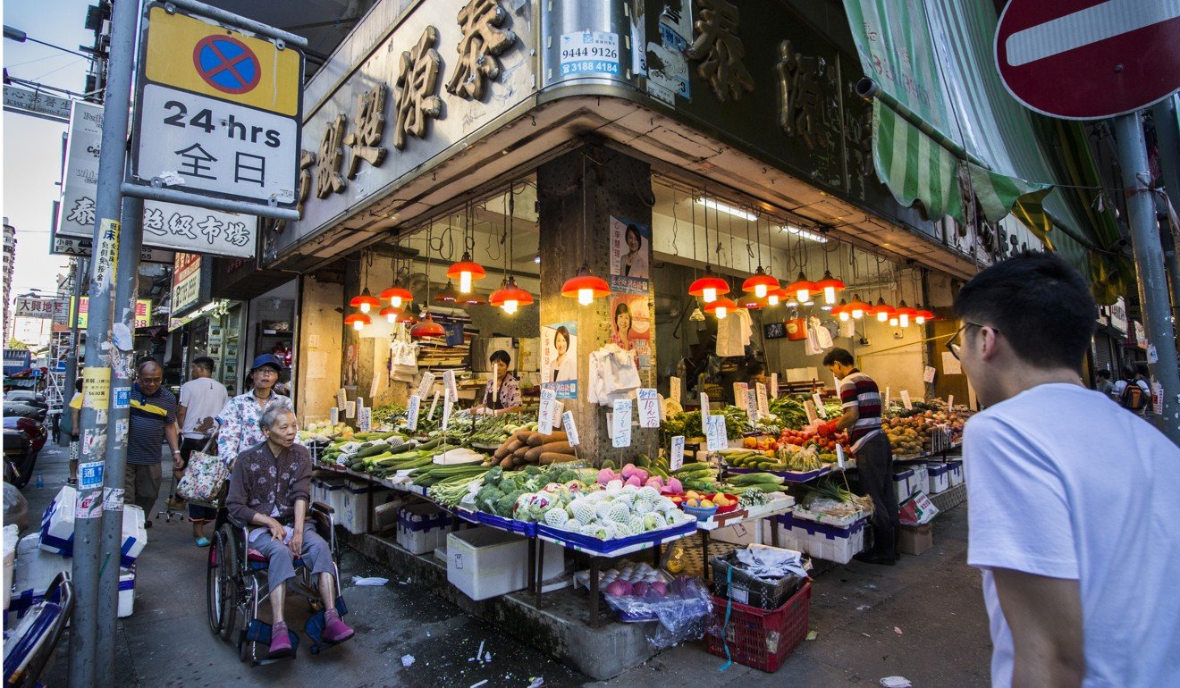 Canton Road At Night In Tsim Sha Tsui Stock Photo - Download Image