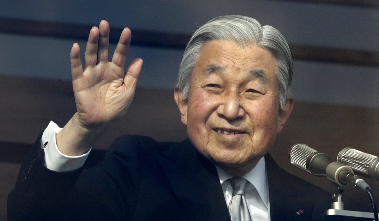 Japan’s Emperor Akihito waves to well-wishers. Photo: EPA-EFE