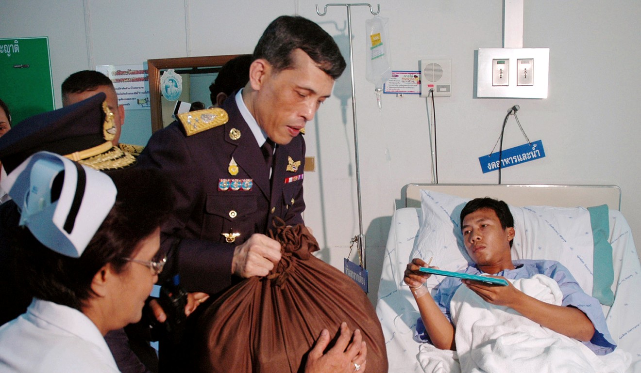 Thai Crown Prince Maha Vajiralongkorn visits an injured soldier. Photo: Reuters