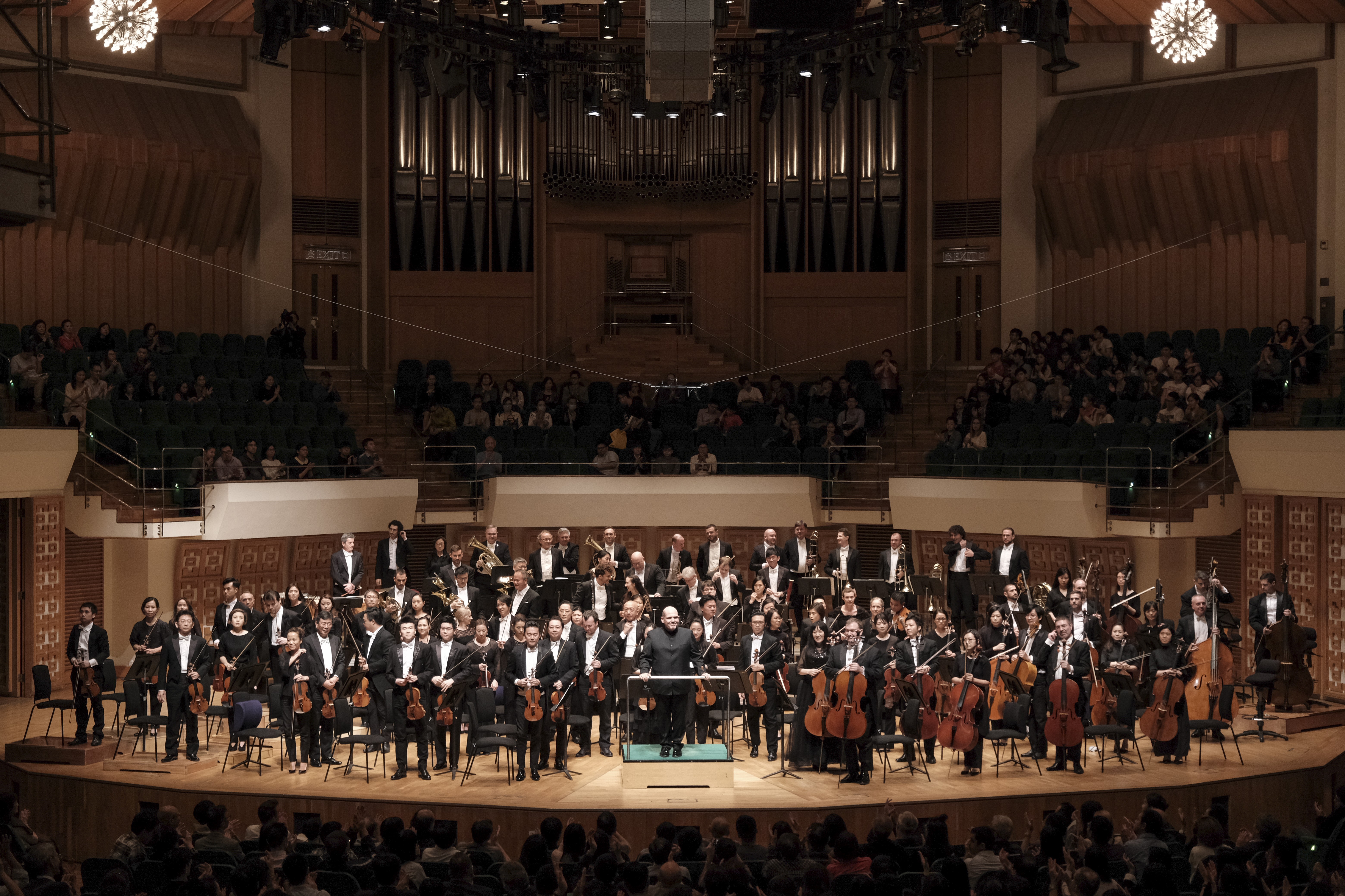 Jaap van Zweden, HK Phil deliver triumphant Bruckner 7, Khatia 