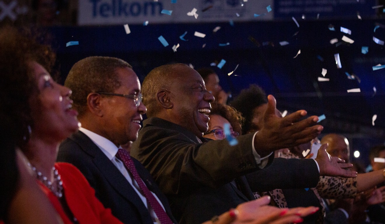 South African President Cyril Ramaphosa (3-L) cheers during the results announcement ceremony. Photo: EPA-EFE