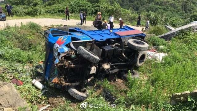 Authorities in in Wenling, Zhejiang province, are investigating the deaths of 12 people aboard a truck after a temple visit. Photo: Weibo
