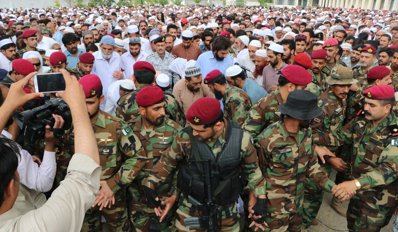Pakistani soldiers stand guard during the funeral of their comrade Abbas Khan. Photo: EPA