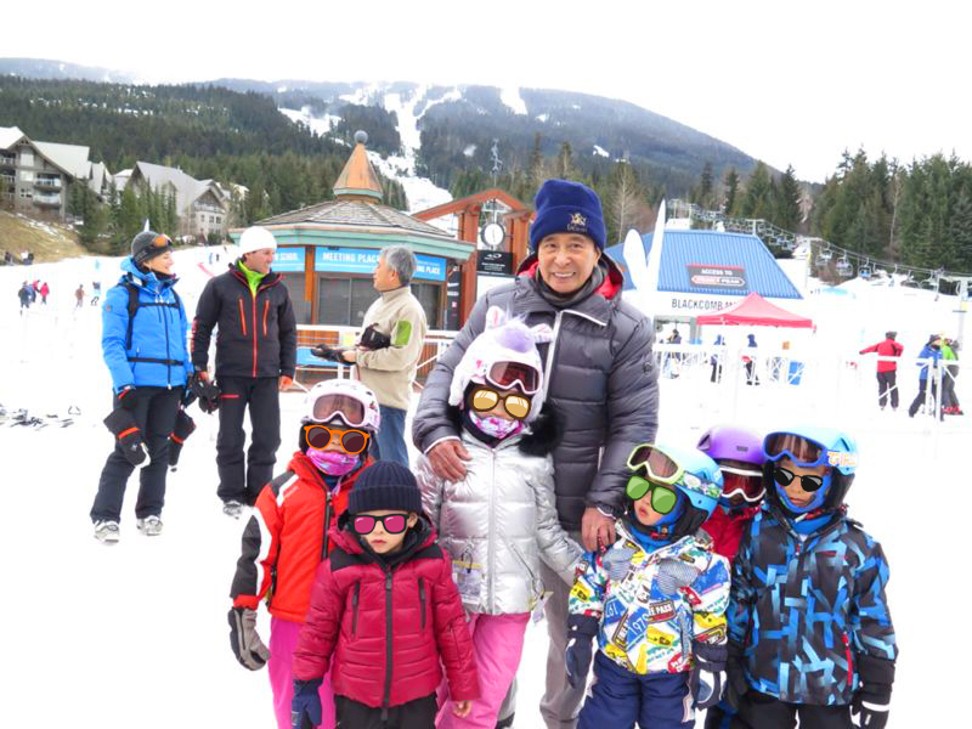 Lee Shau-kee with his grandchildren at a ski resort. Photo: Handout