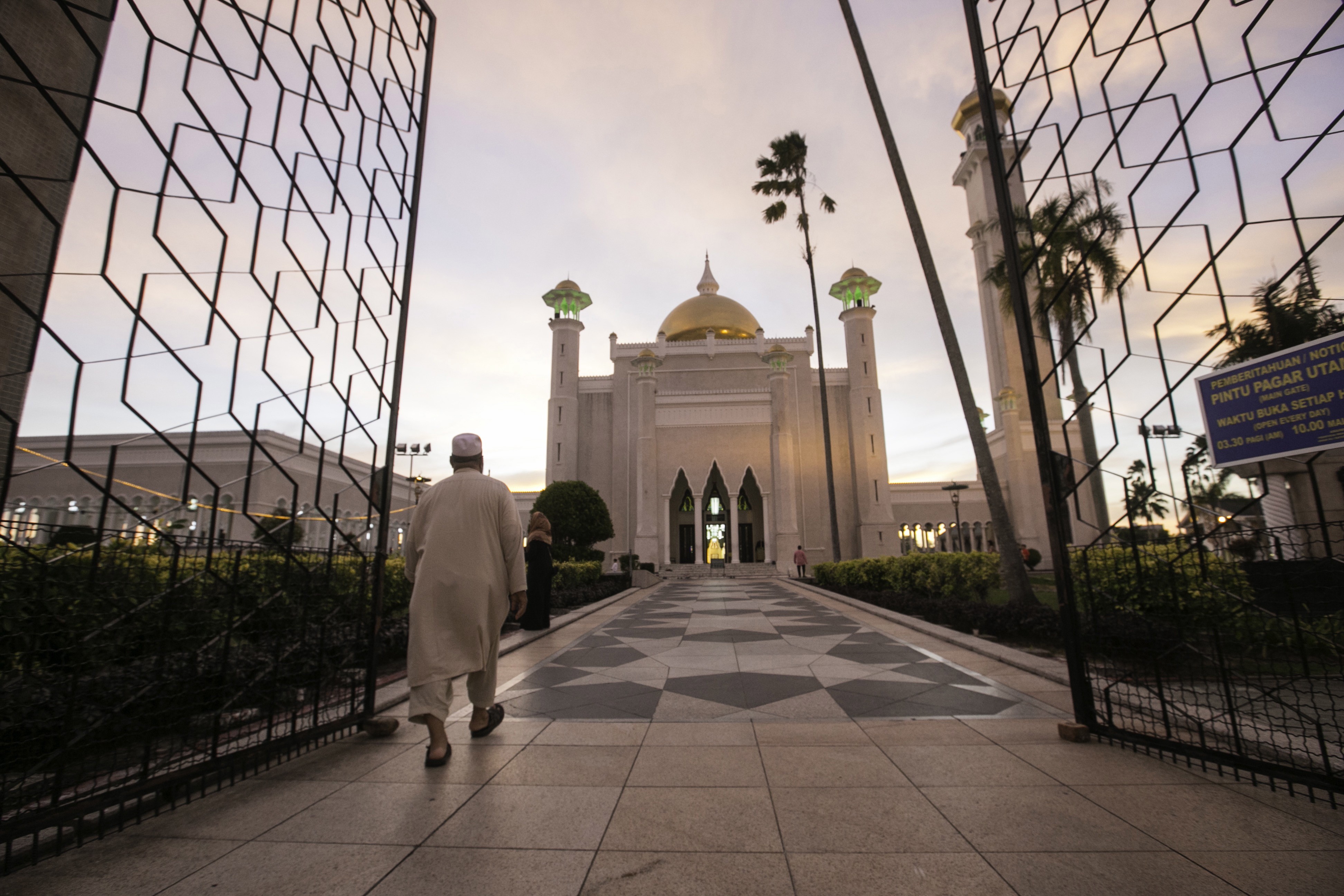 The Sultan Omar Ali Saifuddien mosque in Bandar Seri Begawan, Brunei. Photo: EPA