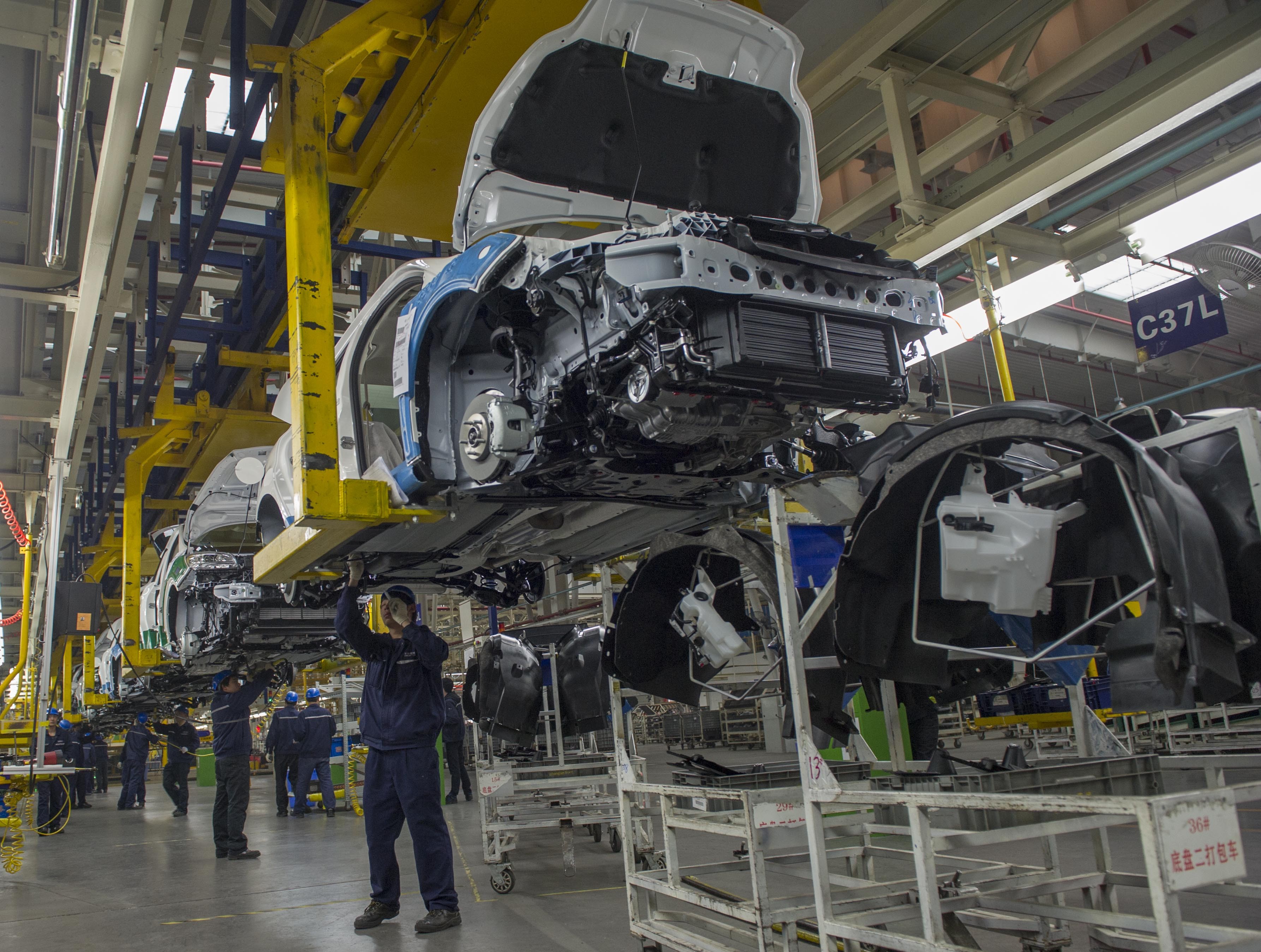 The assembly line of Changan Ford Automobile Corporation (CFA), in Chongqing on March 31, 2014. Photo: Xinhua