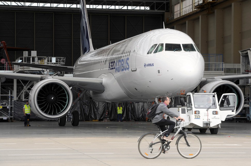 The fist copy for test of the 200 medium-haul Airbus A320neo passenger plane leaves its hangar on July 1, at the Airbus plant in Saint-Martin-du-Touch, near Toulouse, southern France. Photo: AFP