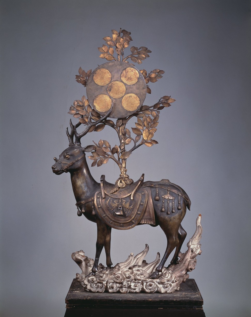 Deer Bearing Symbols of the Kasuga Deities, from the Nanboku-cho period. Photo: National Gallery of Art