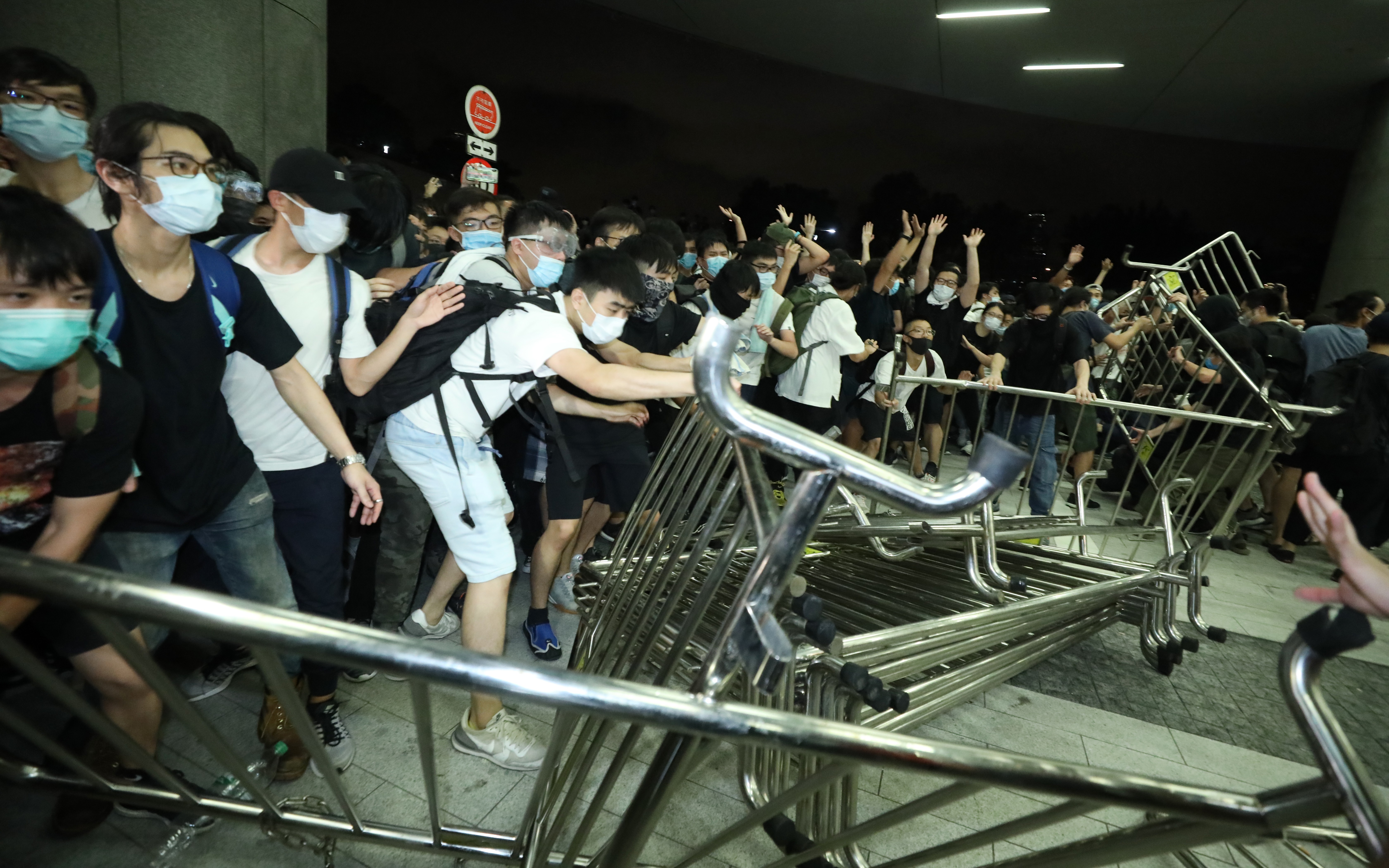 Demonstrators clash with riot police during a protest to demand authorities scrap a proposed extradition bill with China, outside the Legislative Council in Admiralty. The protest against the extradition bill escalated overnight after the previous day’s peaceful march. Photo: Dickson Lee