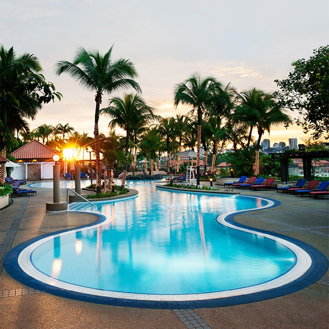 The swimming pool at the luxury hotel, Le Méridien Kuala Lumpur, is the perfect place to unwind.
