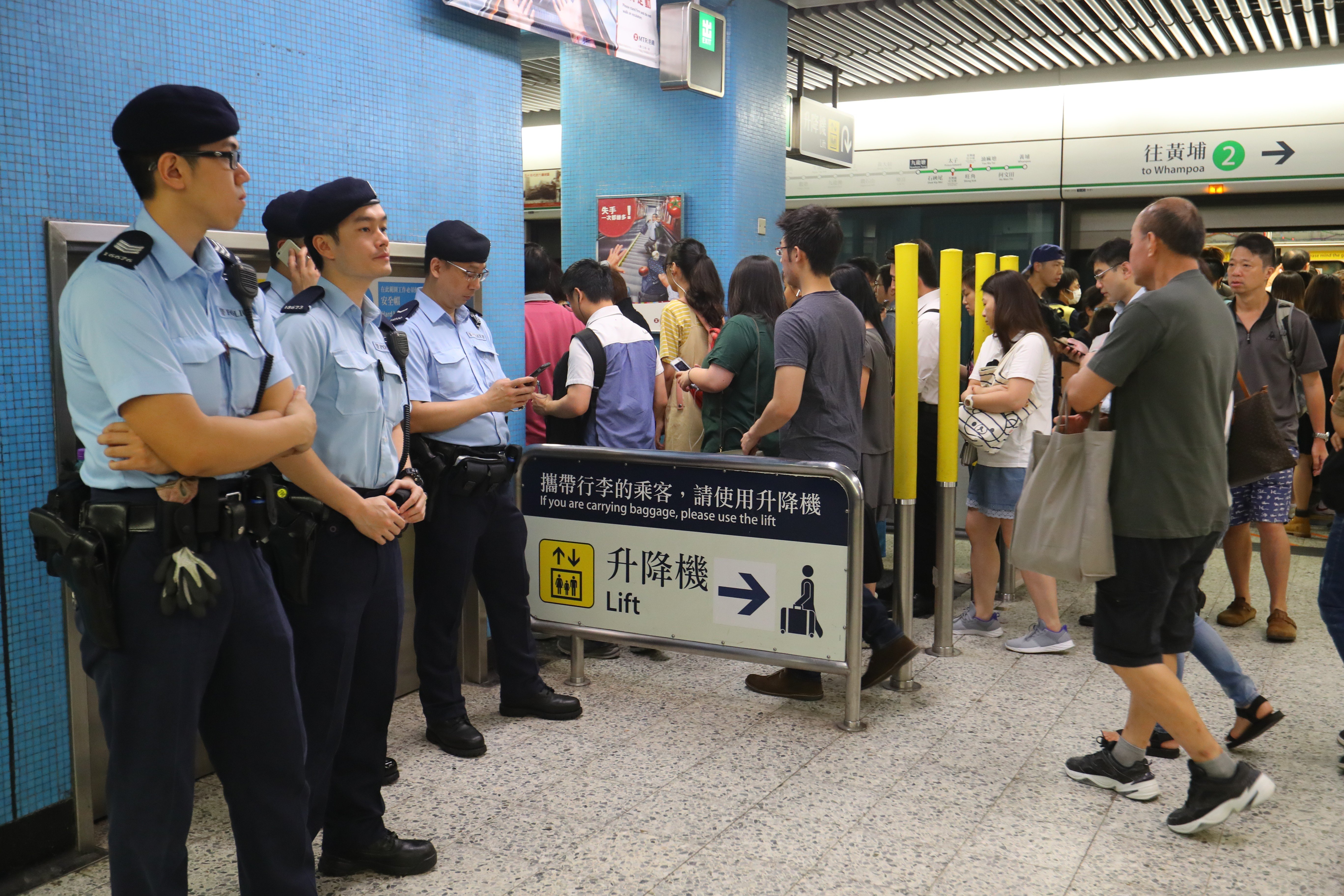 Police officers stand guard at Kowloon Tong station on Friday morning. Photo: Edmond So