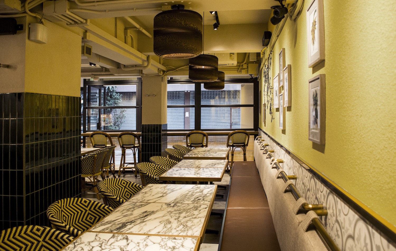 Nhau restaurant is near Man Mo Temple on Hollywood Road.