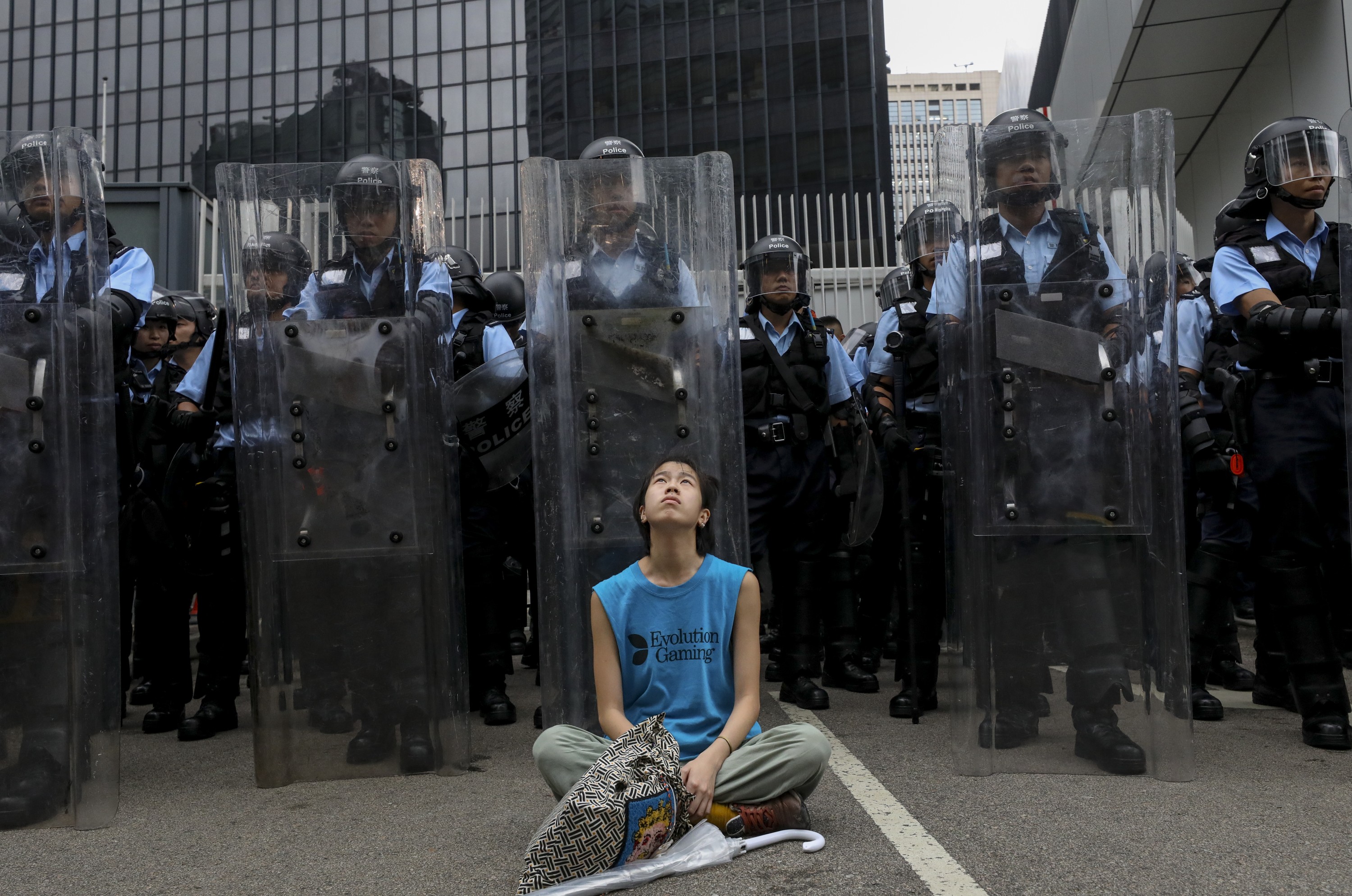 A demonstrator refuses to budge during Wednesday’s extradition law protest. Photo: Dickson Lee